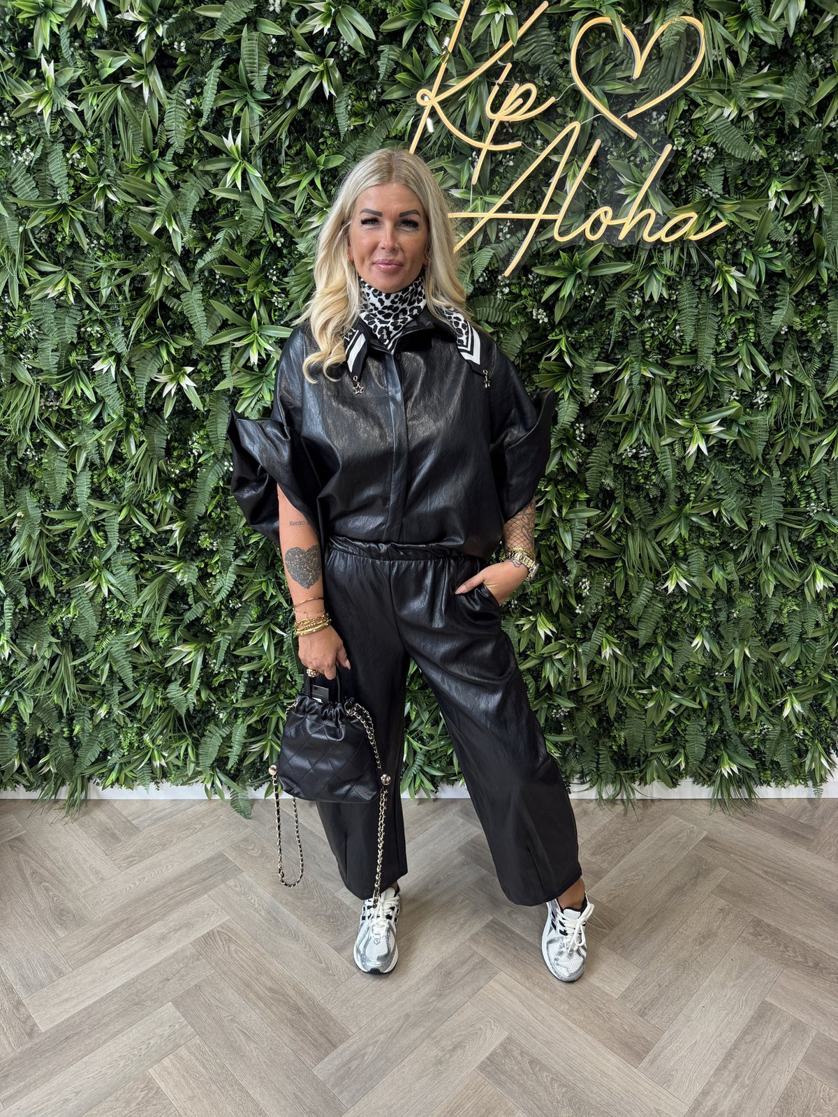 Barrel leatherlook broek zwart