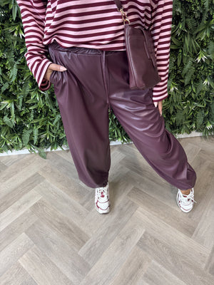Leatherlook ballon broek aubergine