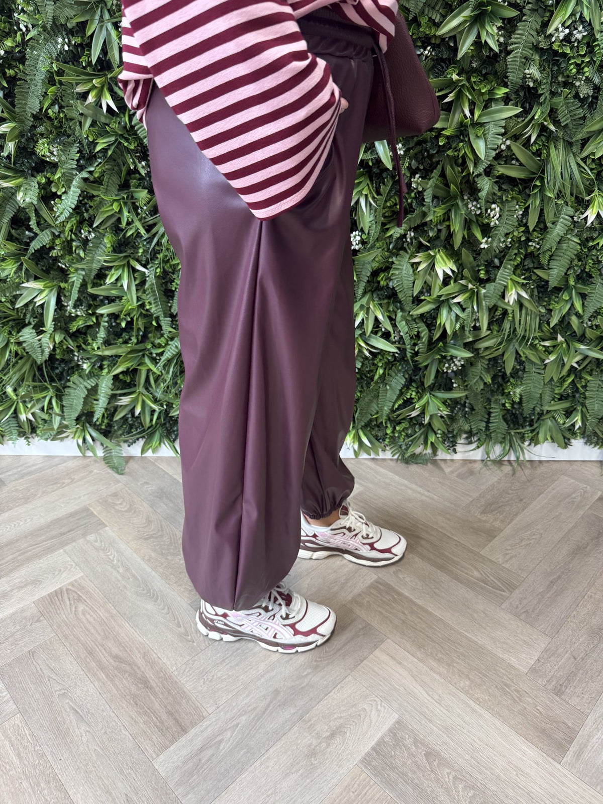 Leatherlook ballon broek aubergine