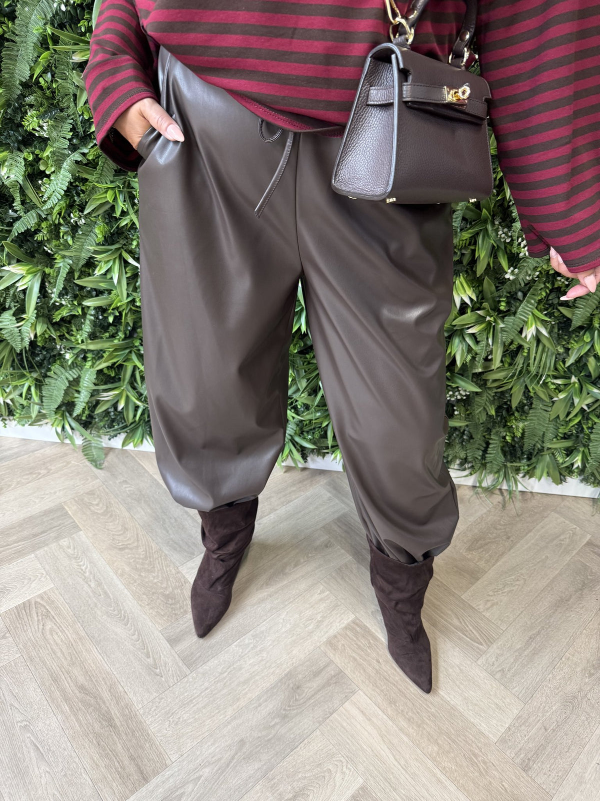 Leatherlook ballon broek donkerbruin