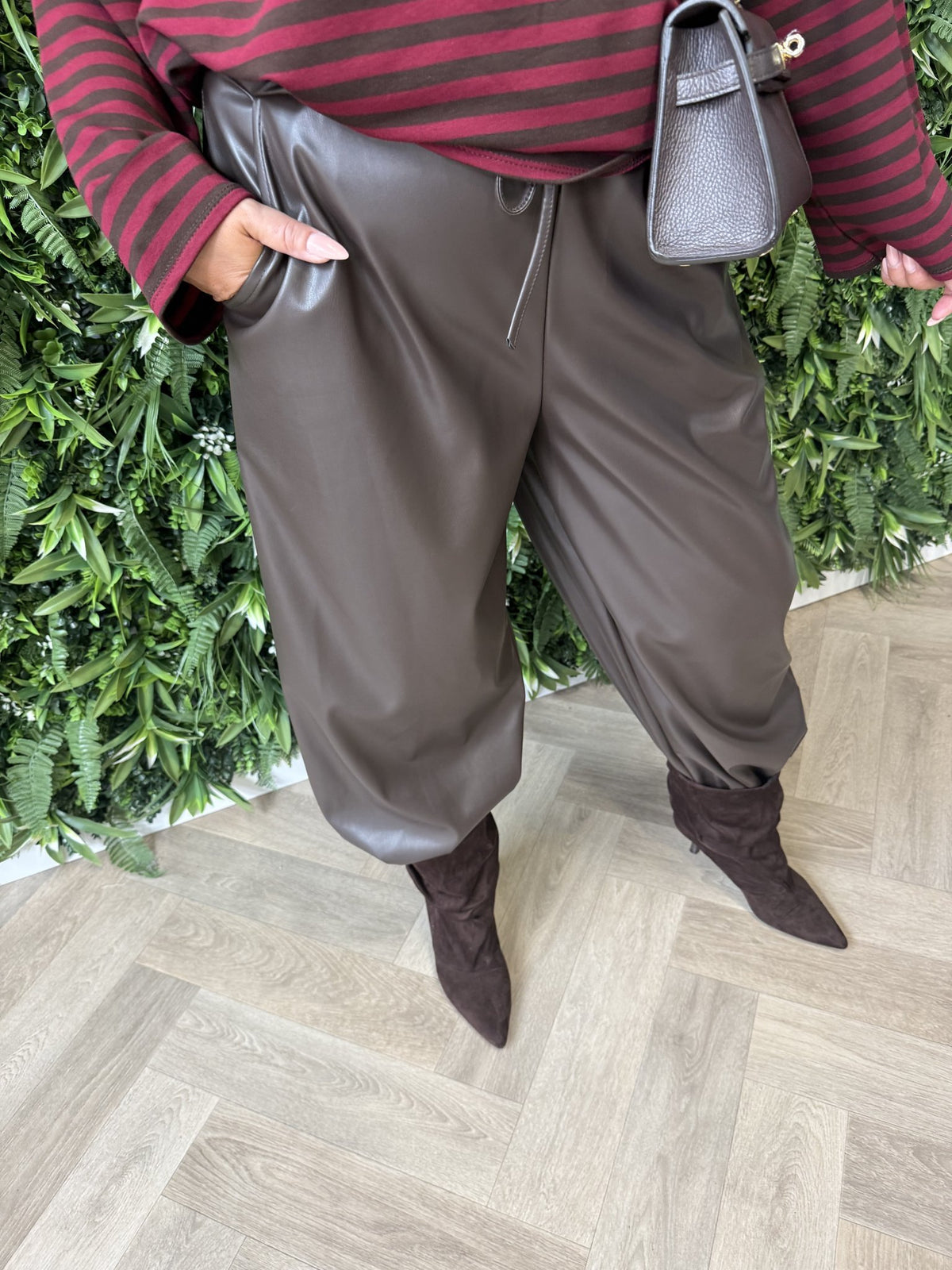 Leatherlook ballon broek donkerbruin