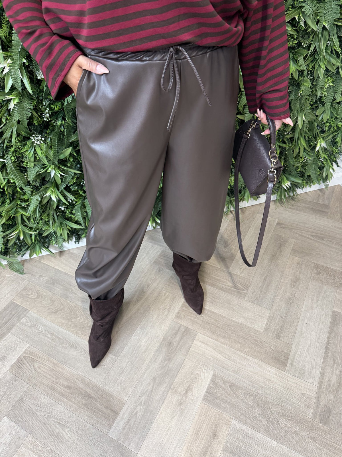 Leatherlook ballon broek donkerbruin