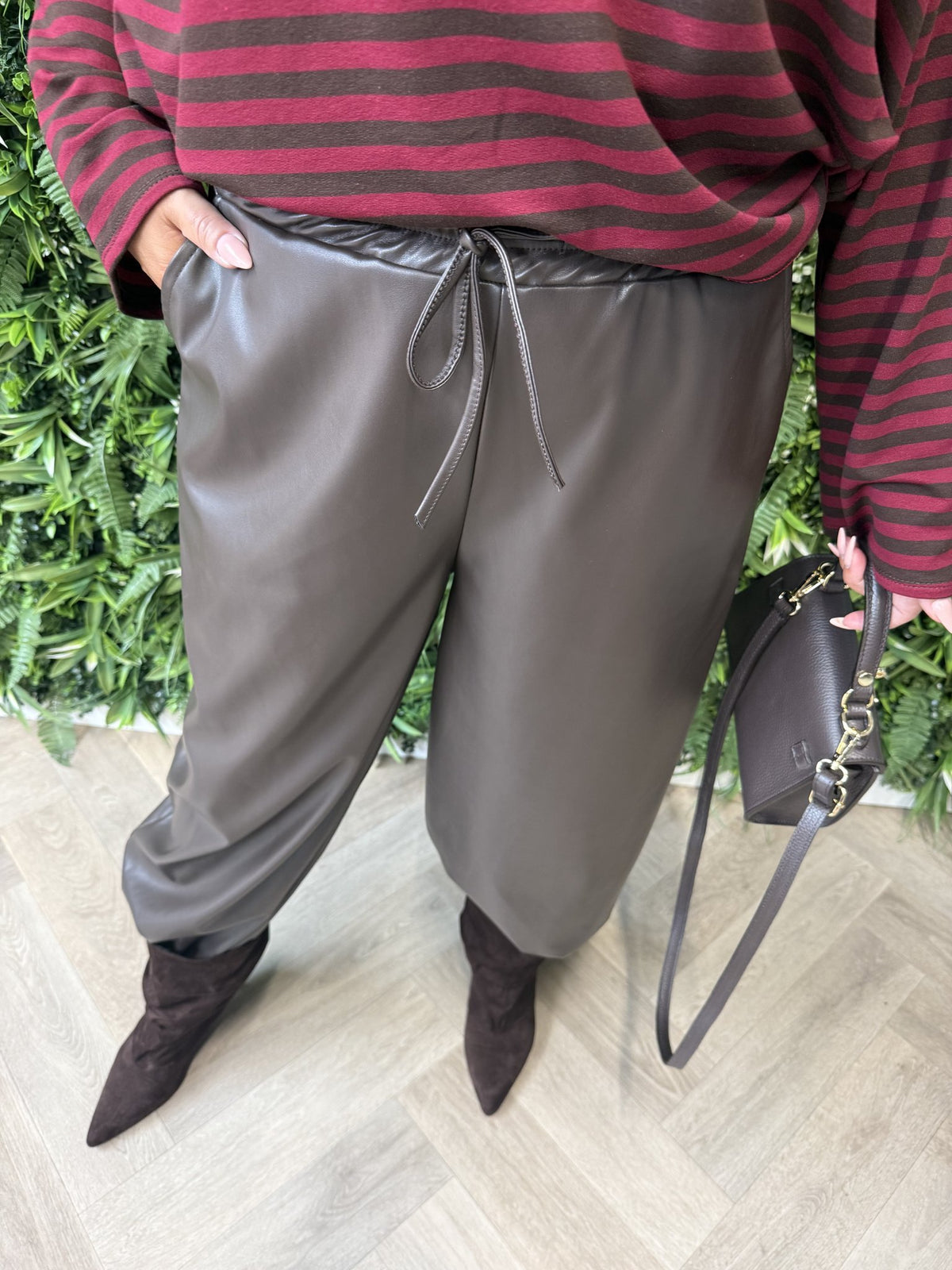Leatherlook ballon broek donkerbruin