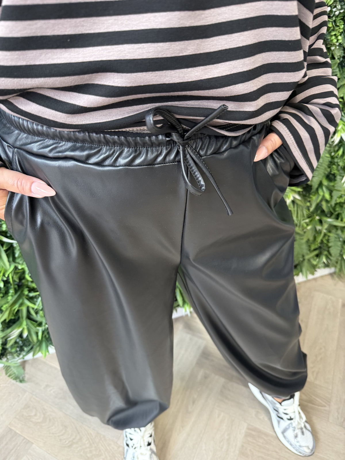 Leatherlook ballon broek zwart