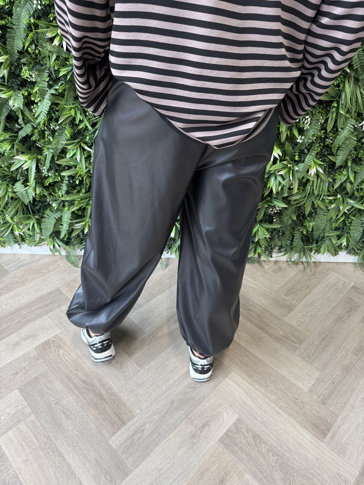 Leatherlook ballon broek zwart