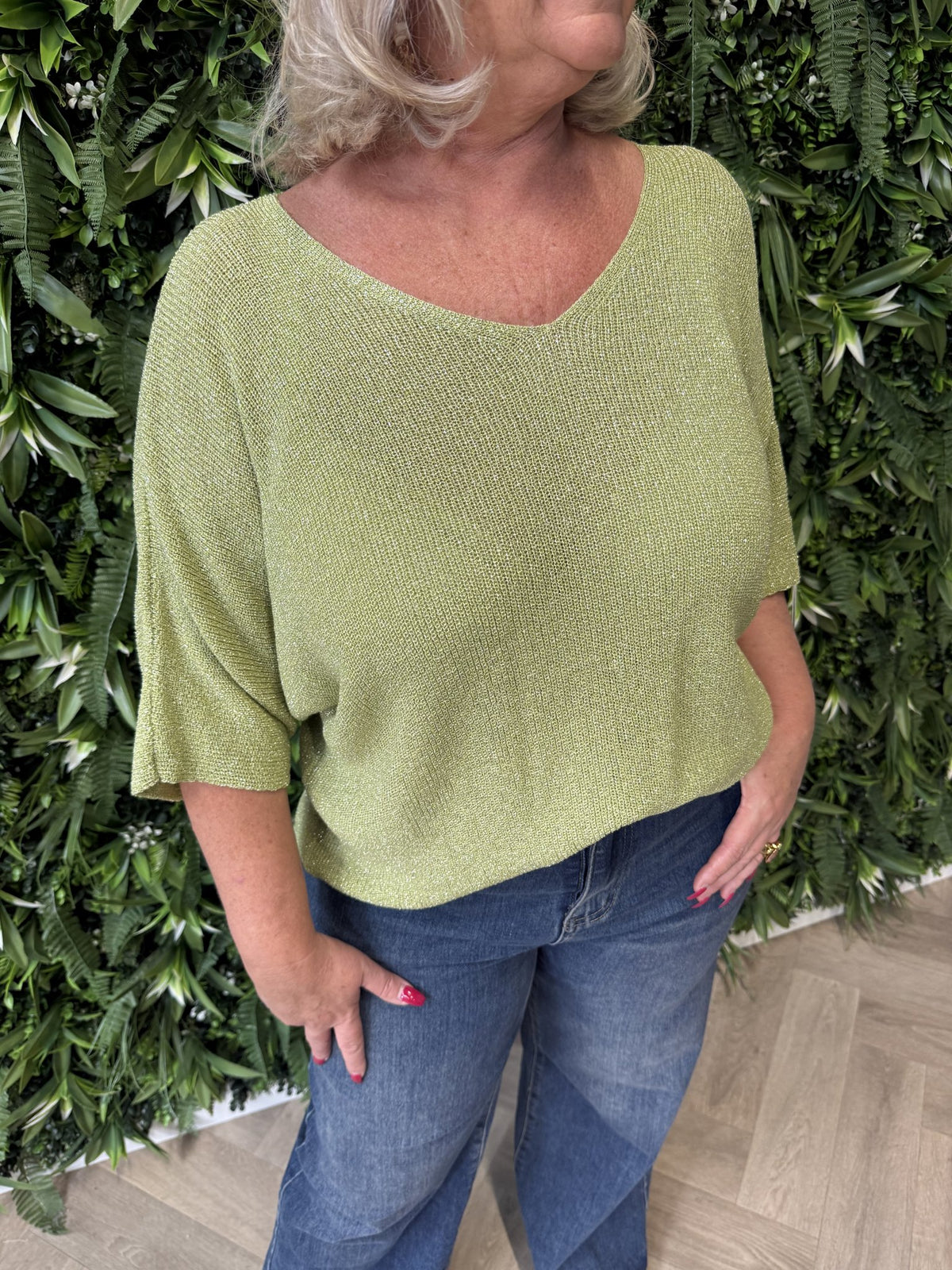 Gebreide top v-hals met lurex lichtgroen