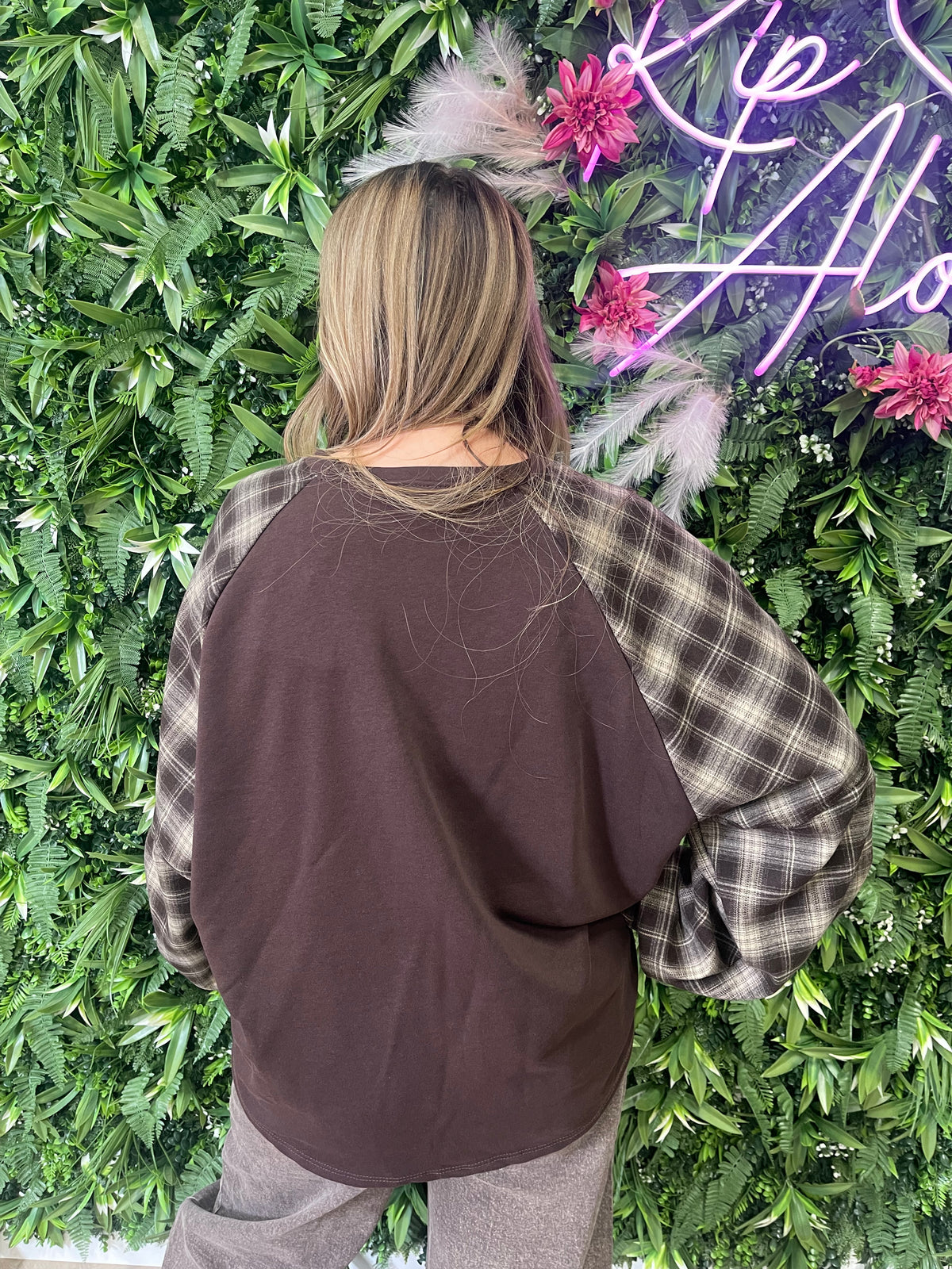 Sweater met geruite mouwen donkerbruin