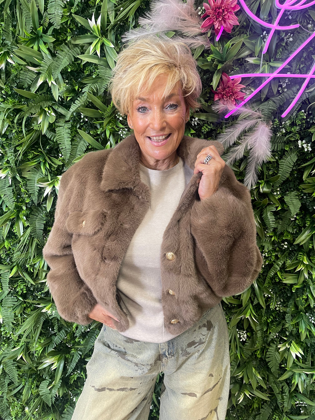 Korte faux fur jasje taupe