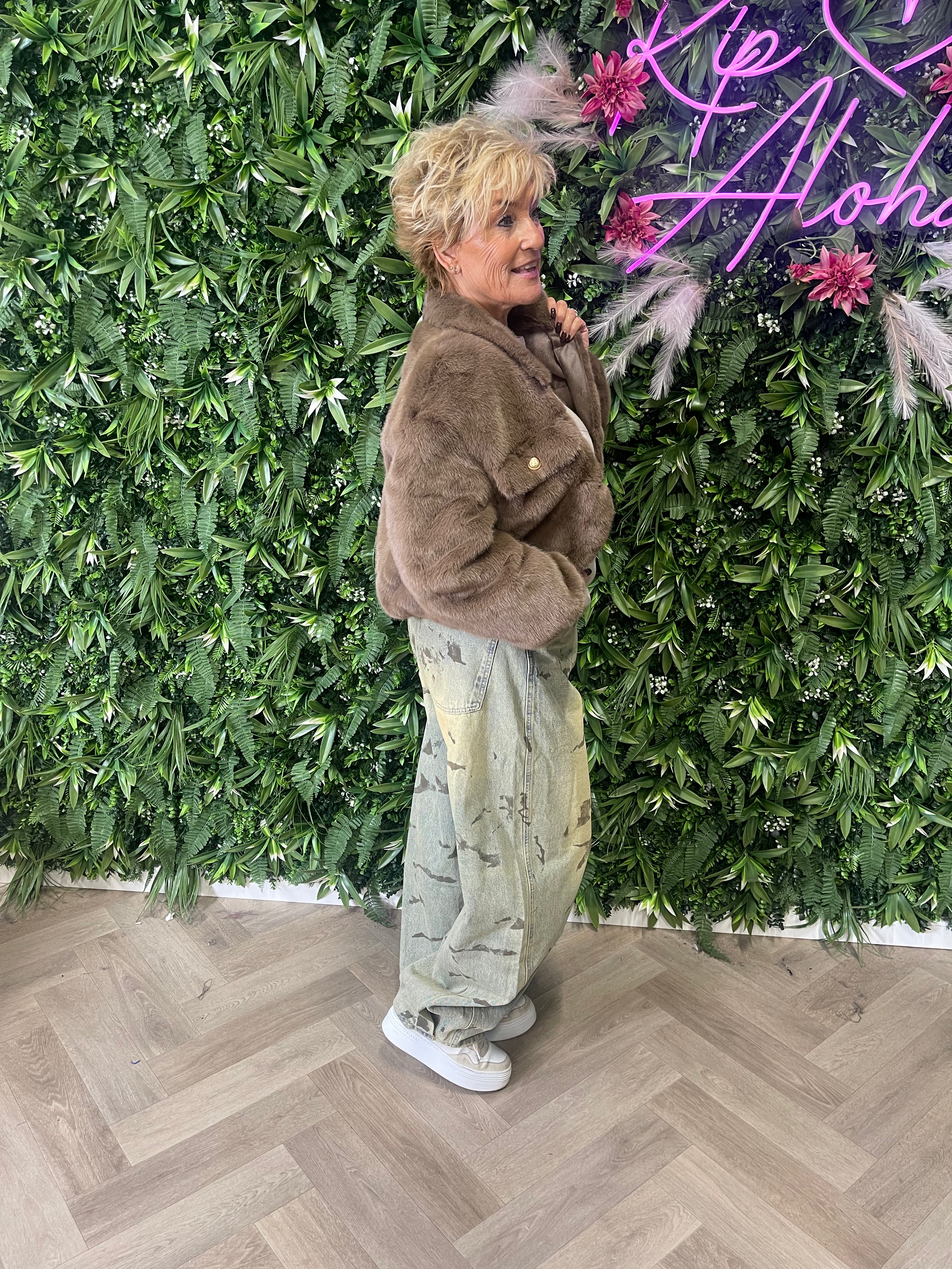 Korte faux fur jasje taupe