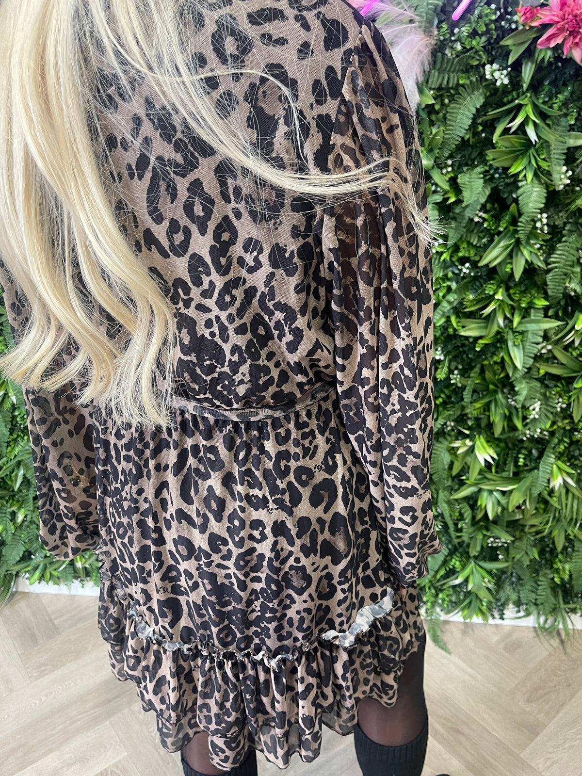 Panterprint jurk roezels beige