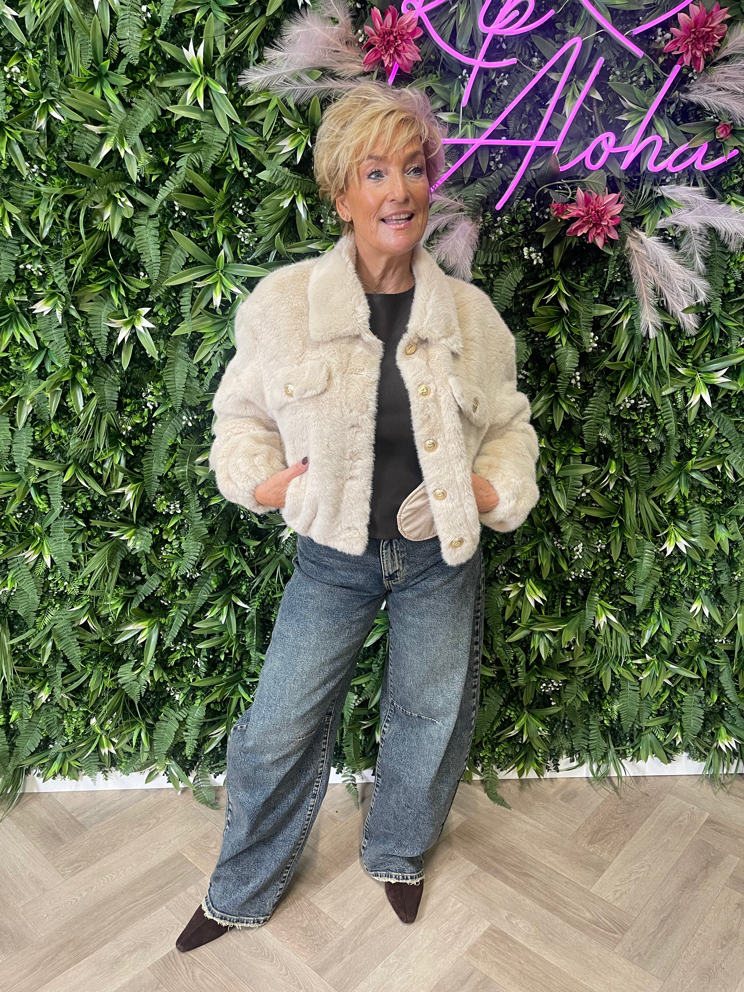 Korte faux fur jasje beige
