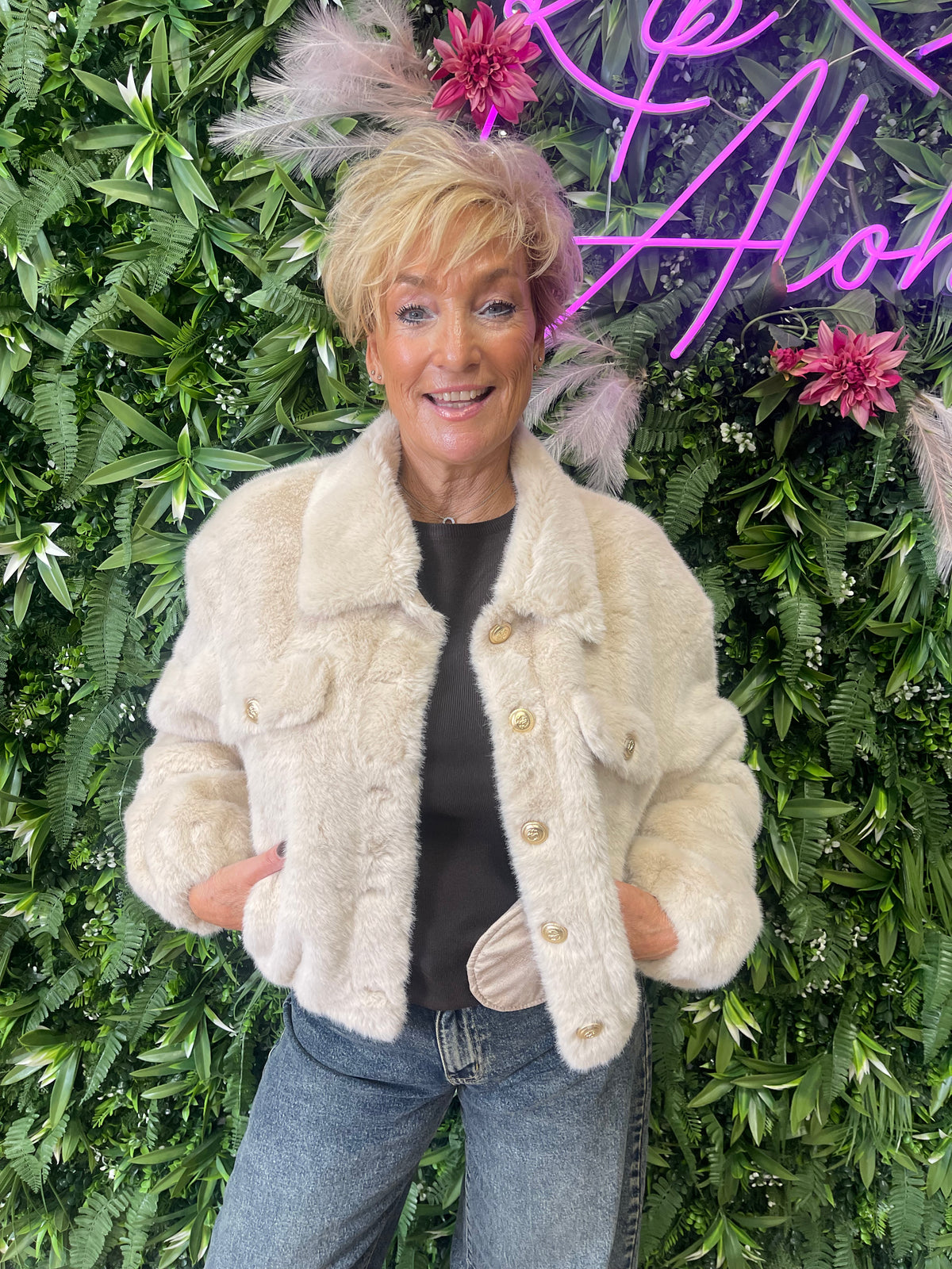 Korte faux fur jasje beige