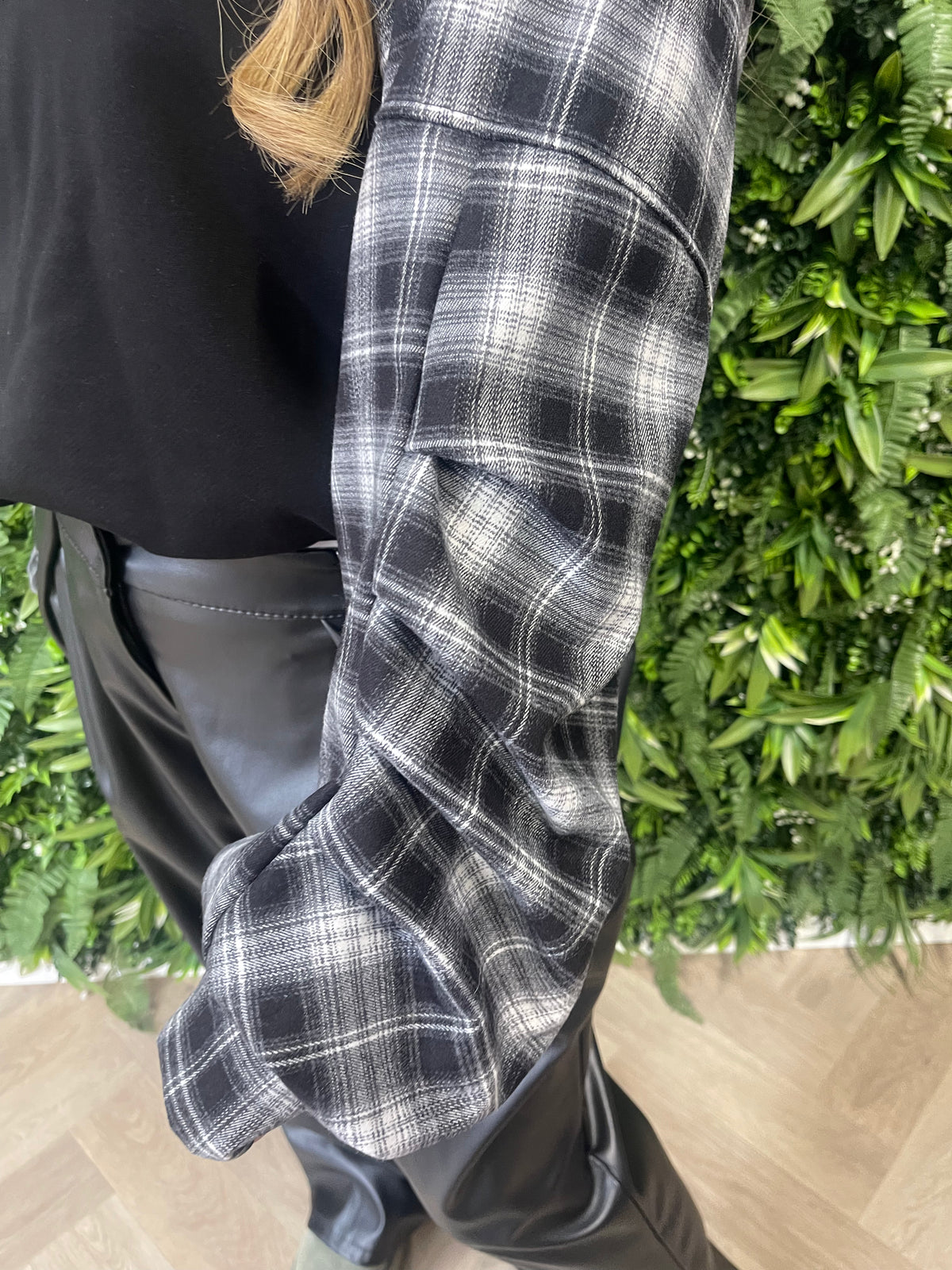 Sweater met geruite mouwen zwart