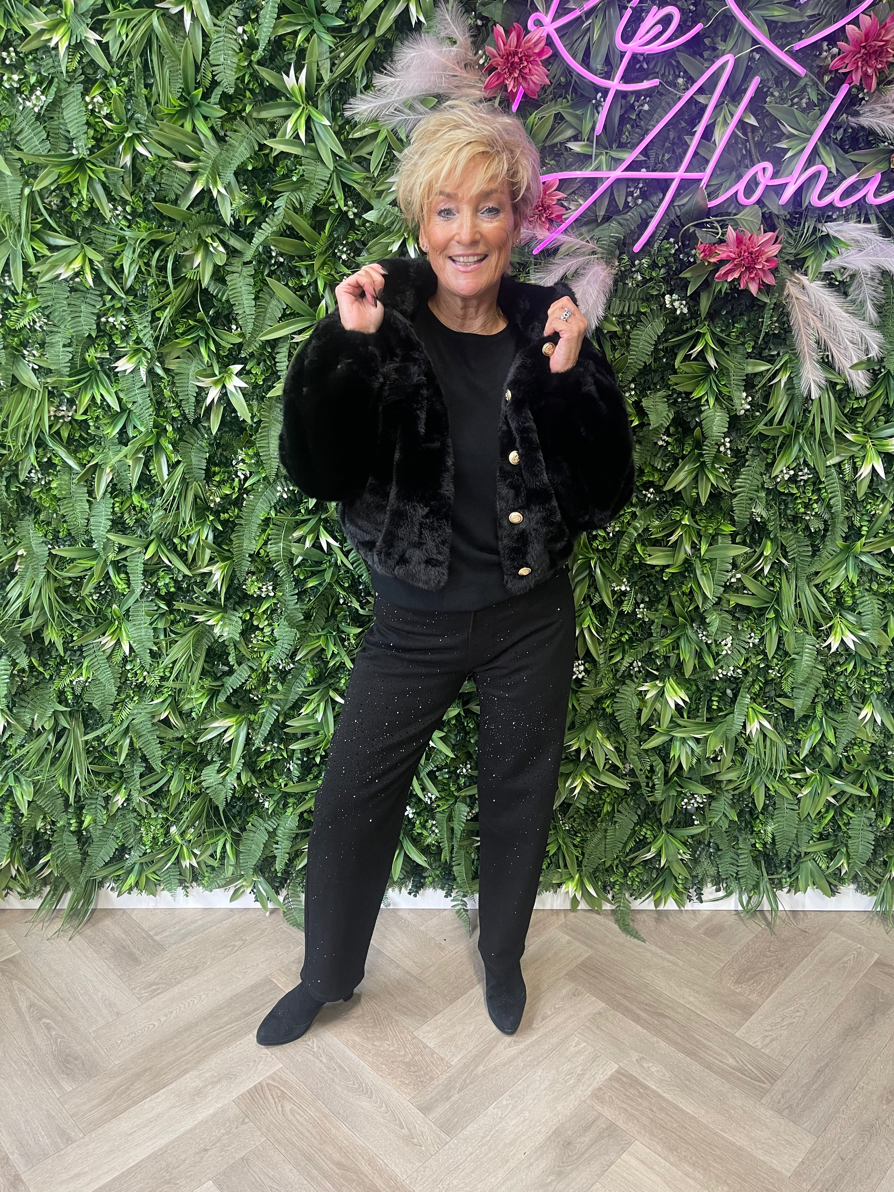 Korte faux fur jasje zwart