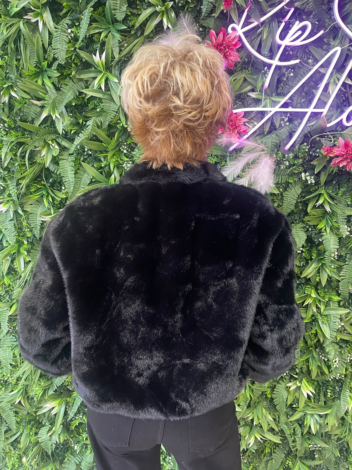 Korte faux fur jasje zwart