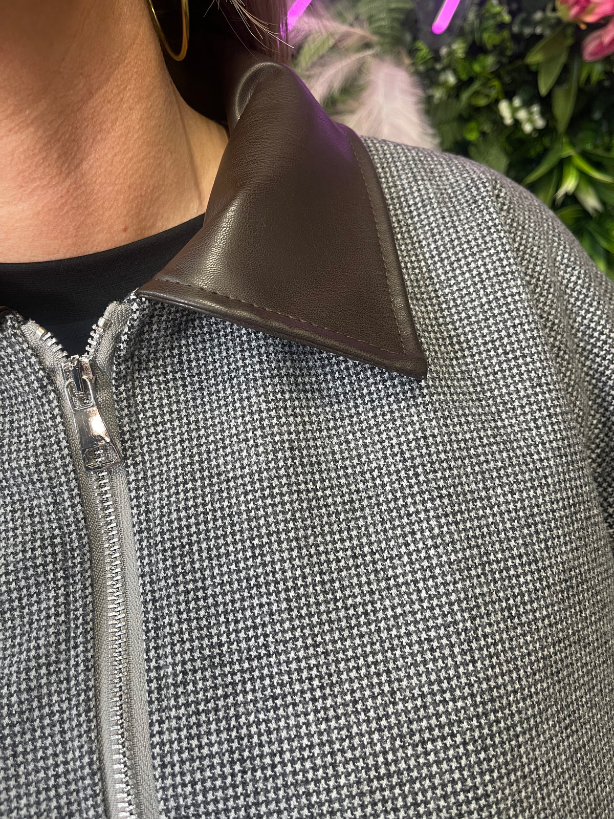Korte bomber leatherlook details grijs