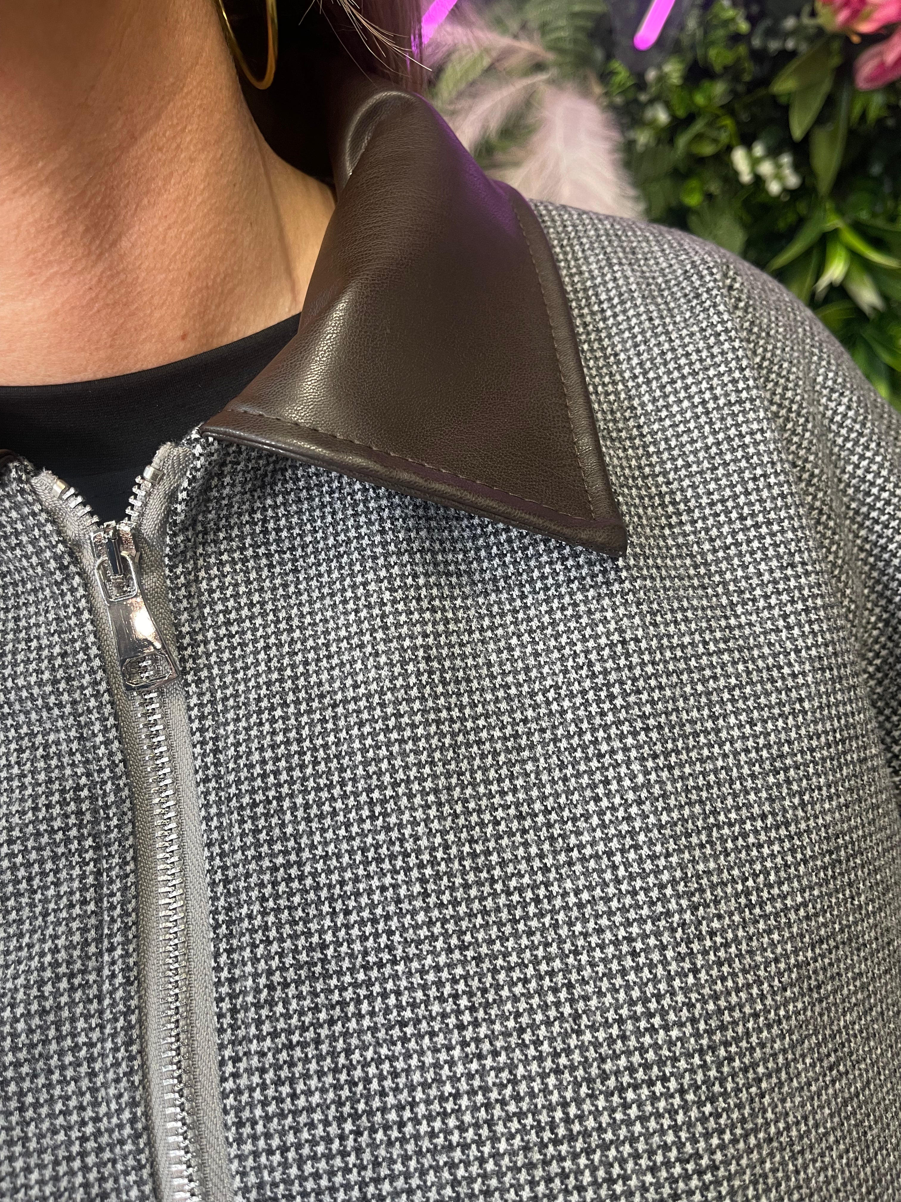 Korte bomber leatherlook details grijs