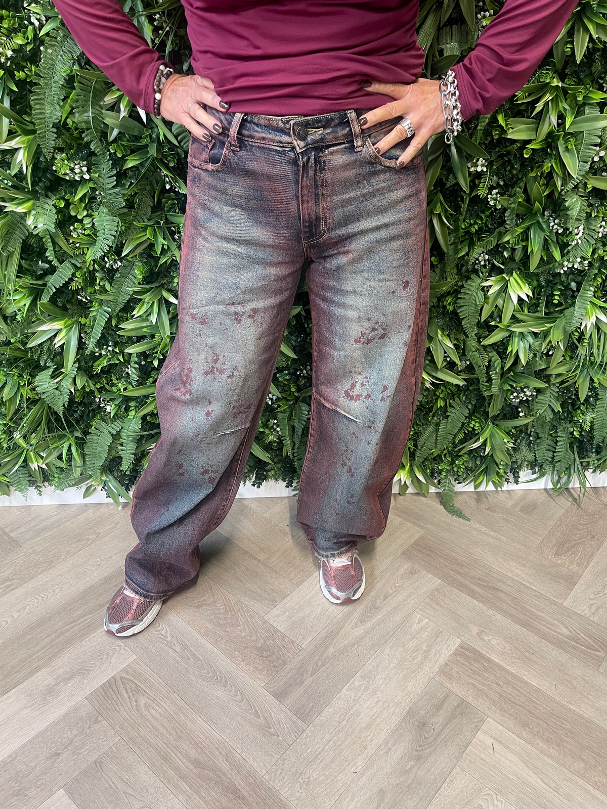 Queen of Hearts Barrel jeans gevlekt rood