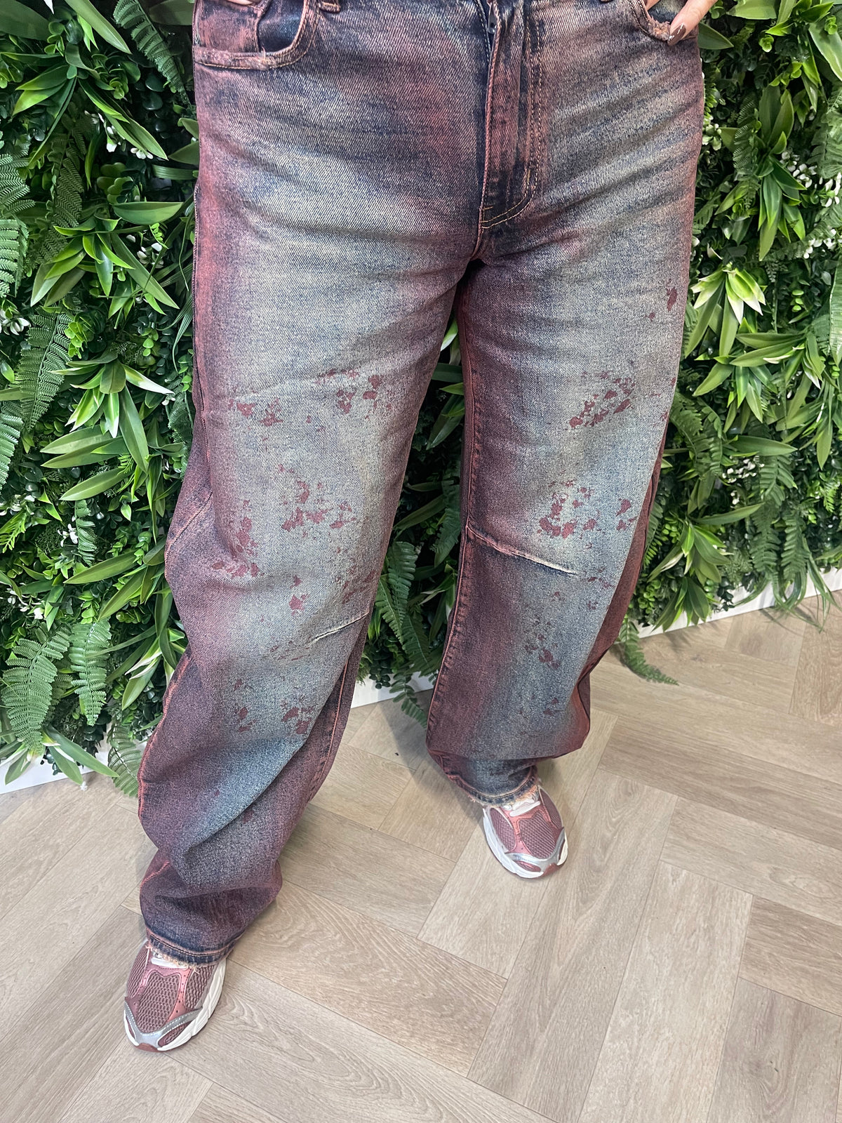 Queen of Hearts Barrel jeans gevlekt rood
