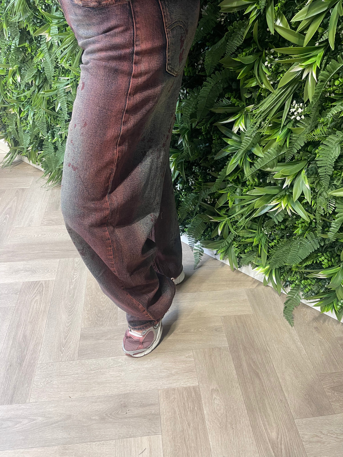 Queen of Hearts Barrel jeans gevlekt rood