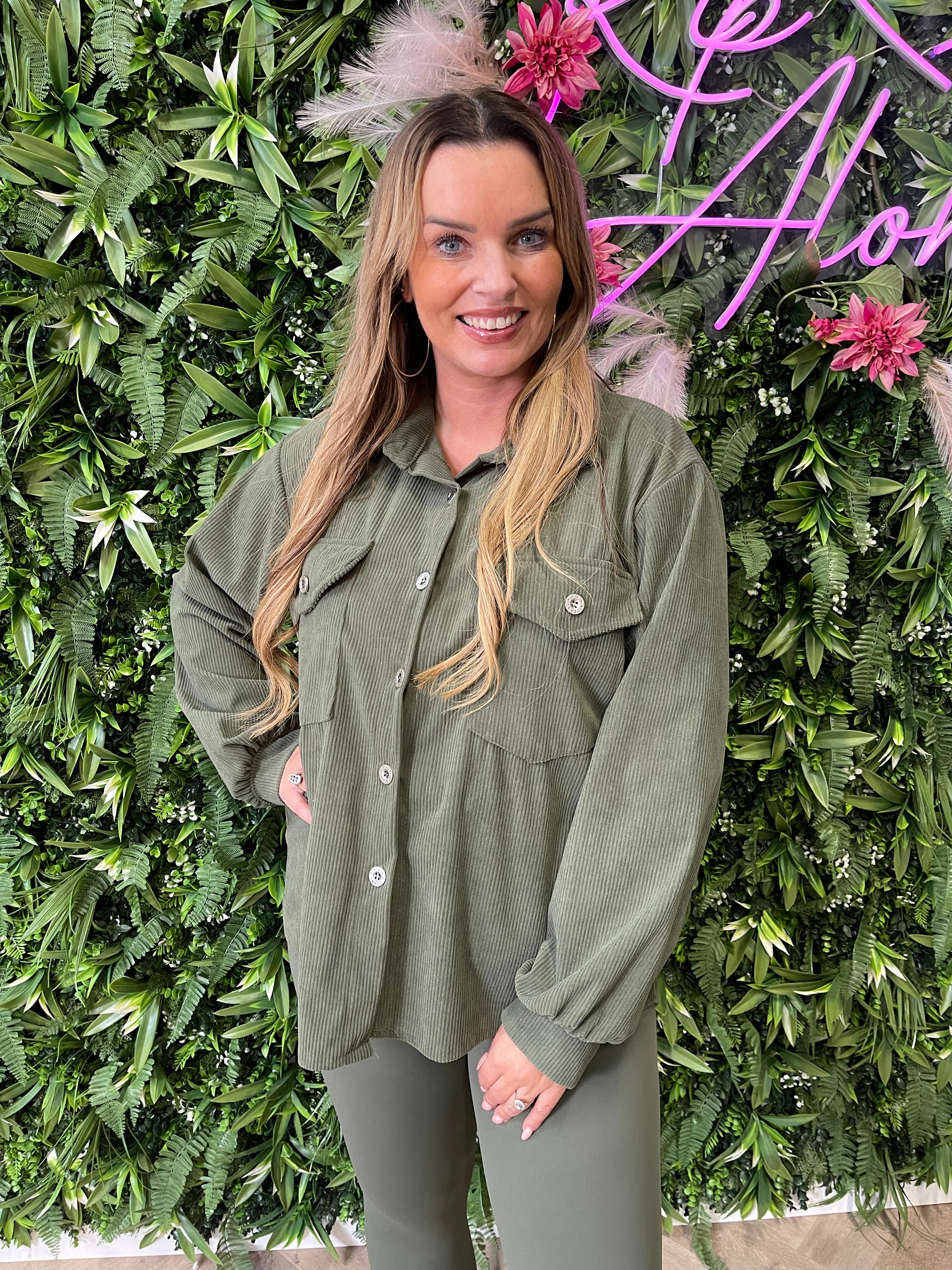 Korte corduroy blouse olijfgroen