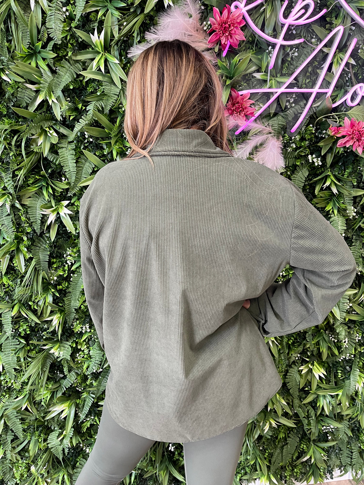 Korte corduroy blouse olijfgroen