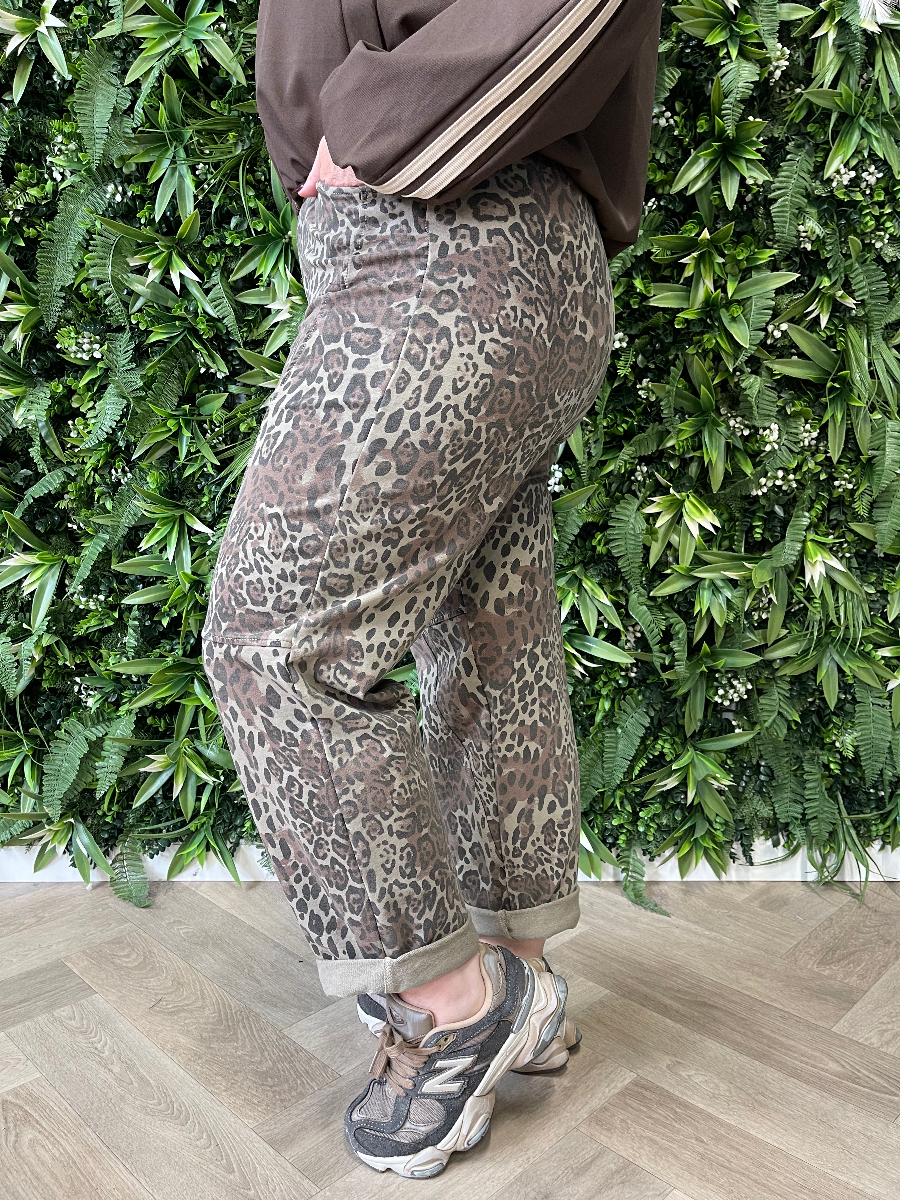 Jogger met naad panterprint taupe