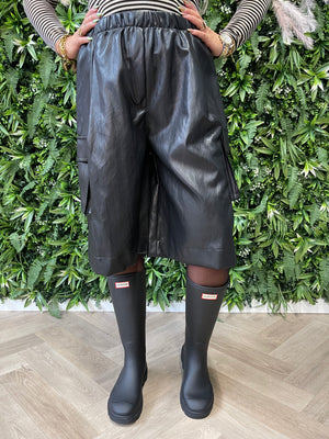 Bermuda cargo leatherlook zwart