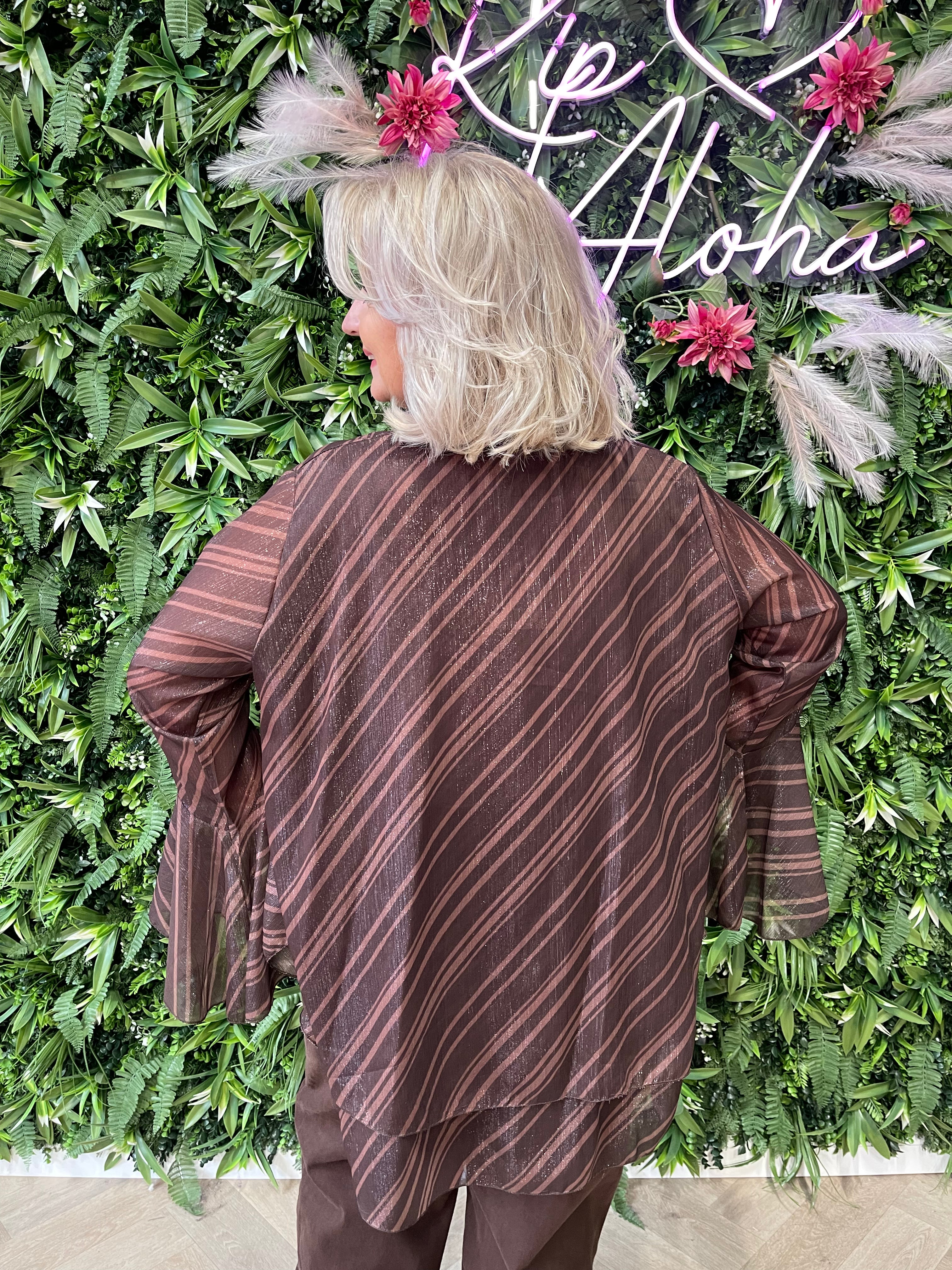 Blouse trompetmouwen print donkerbruin
