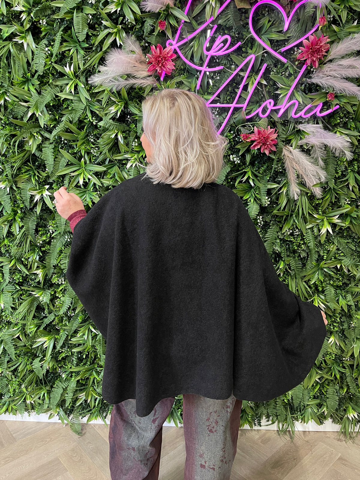 Poncho met franjes uni zwart