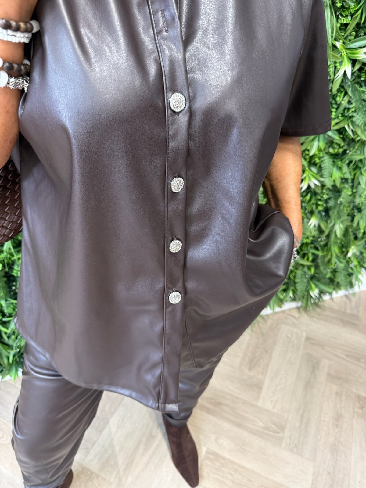 Tweedelig leatherlook set donkerbruin