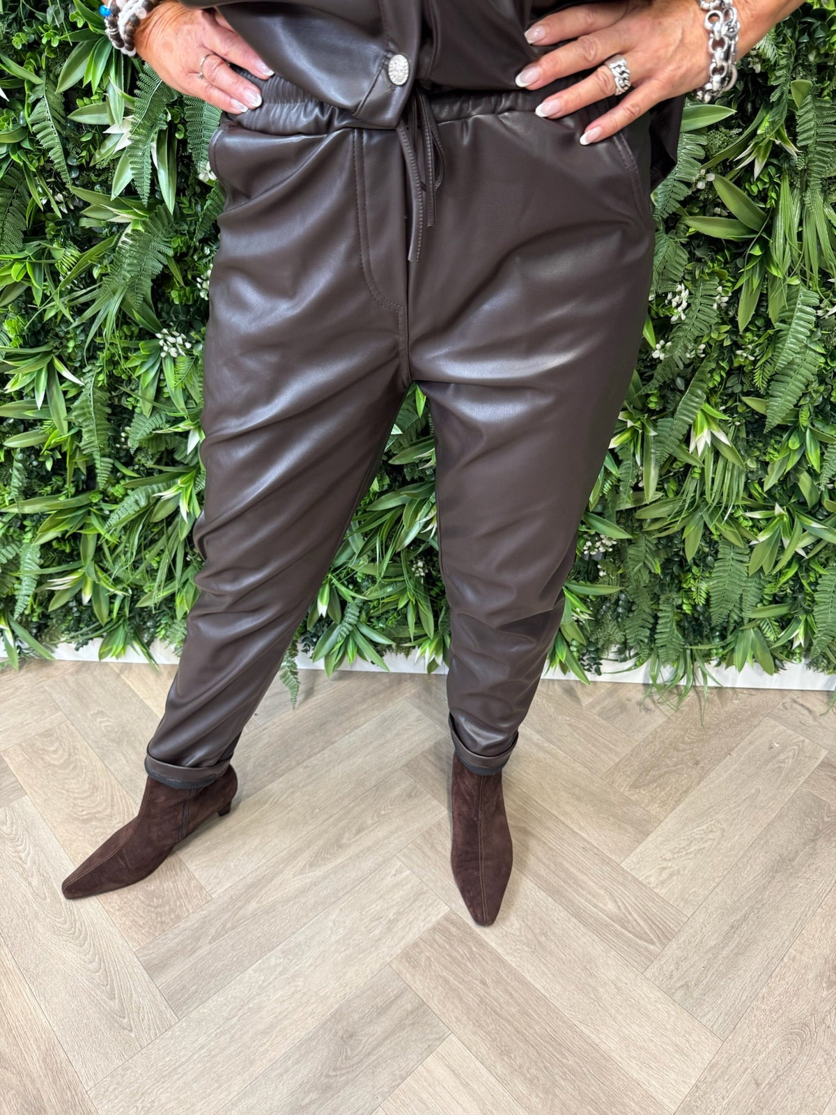 Tweedelig leatherlook set donkerbruin