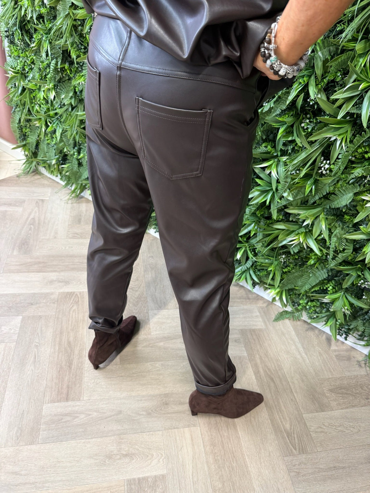 Tweedelig leatherlook set donkerbruin
