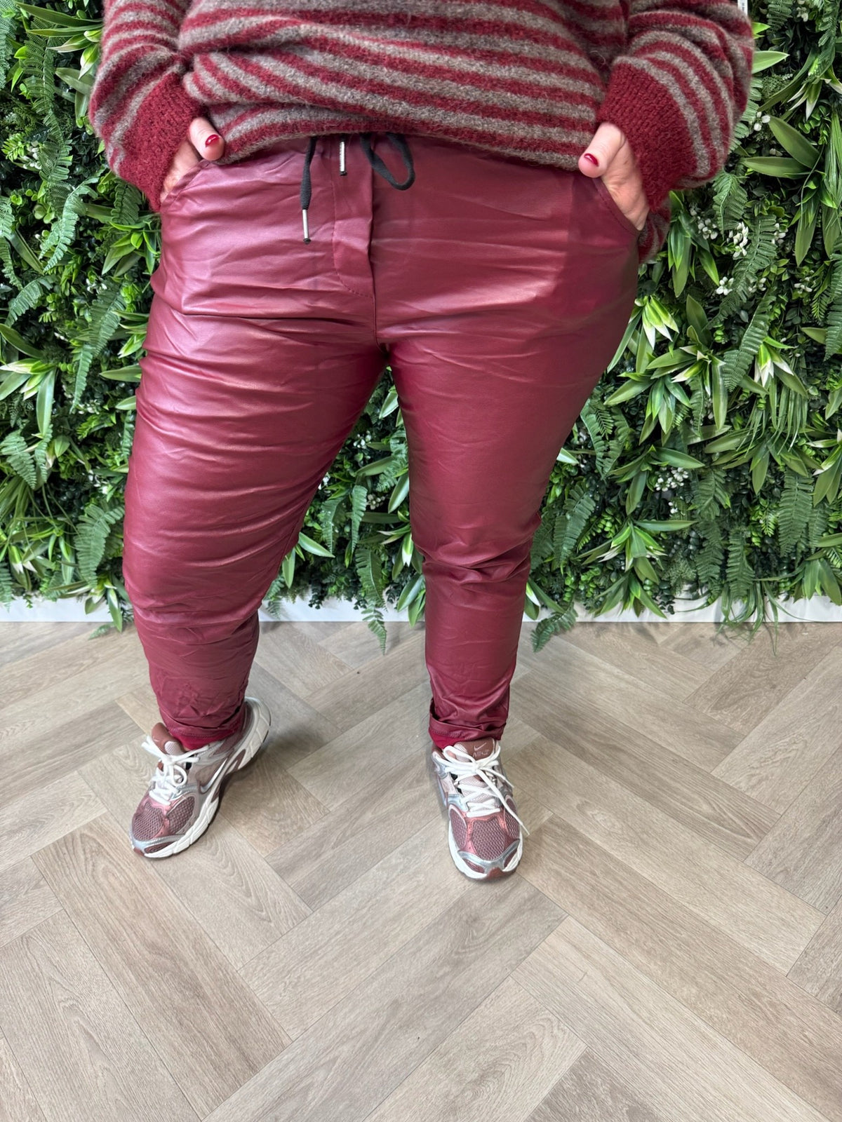 Stretchbroek leatherlook bordeaux