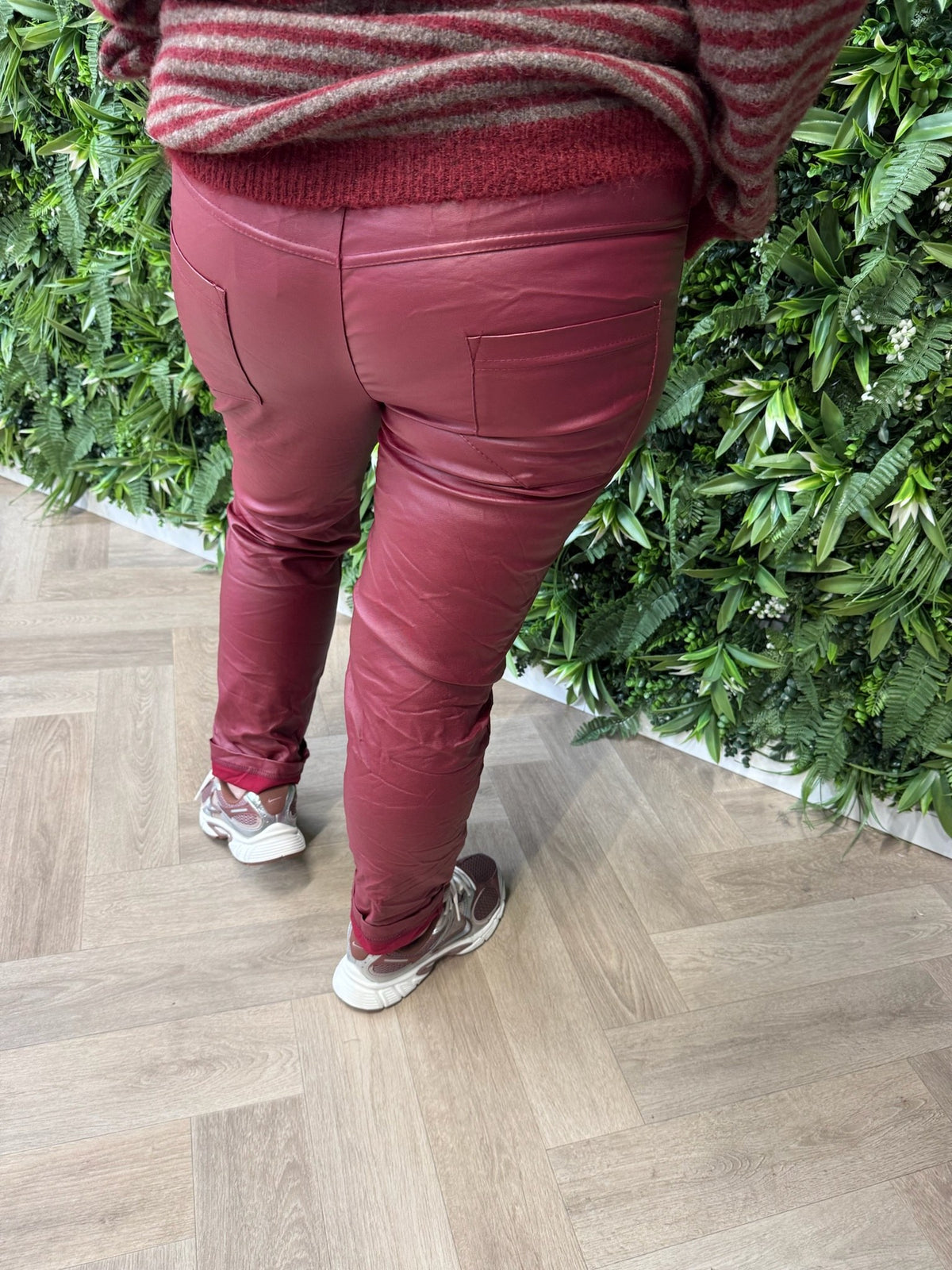 Stretchbroek leatherlook bordeaux