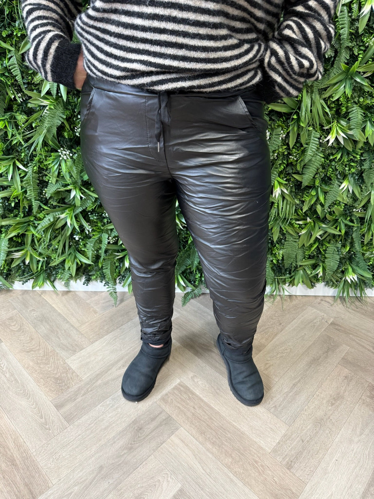 Stretchbroek leatherlook zwart