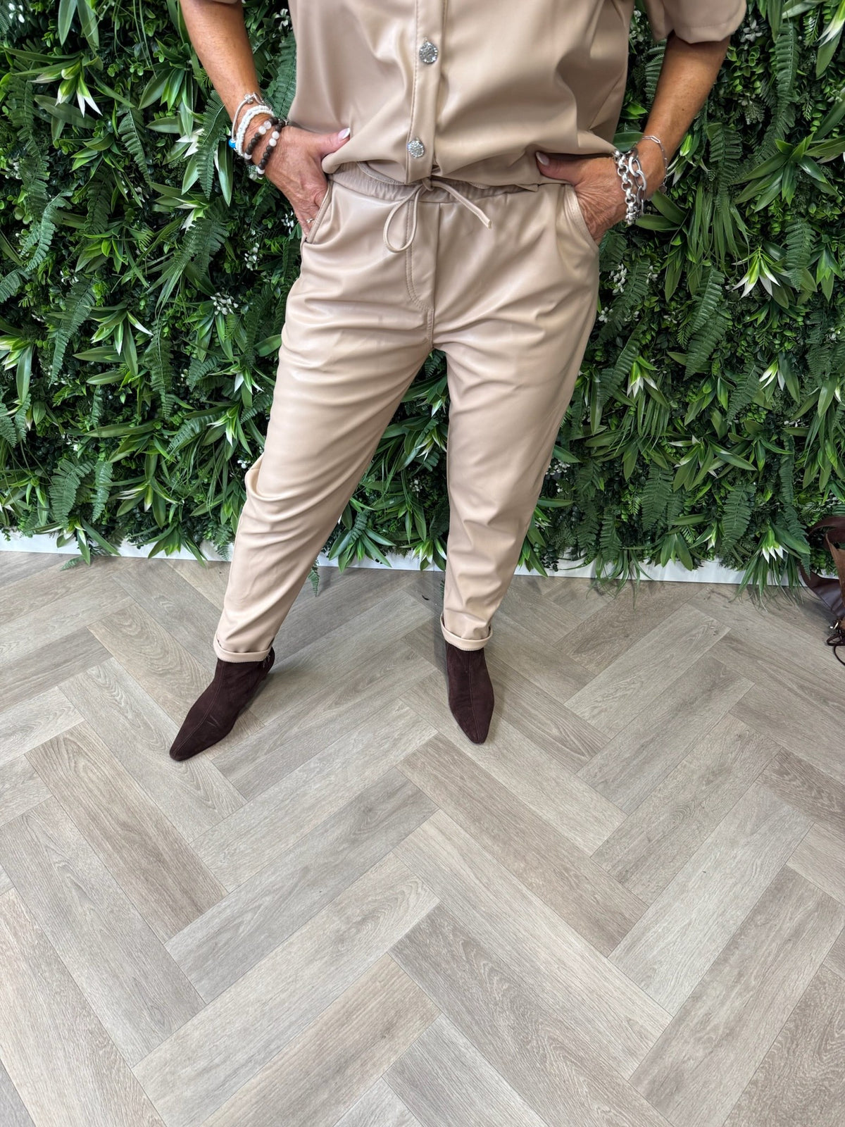 Tweedelig leatherlook set beige