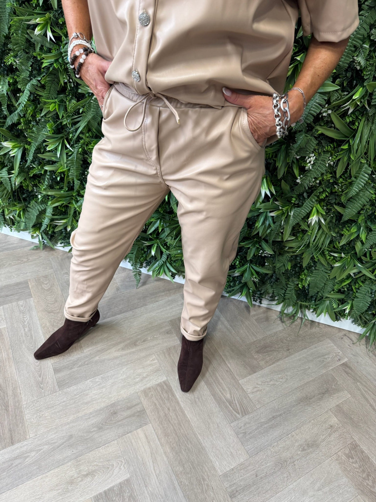 Tweedelig leatherlook set beige