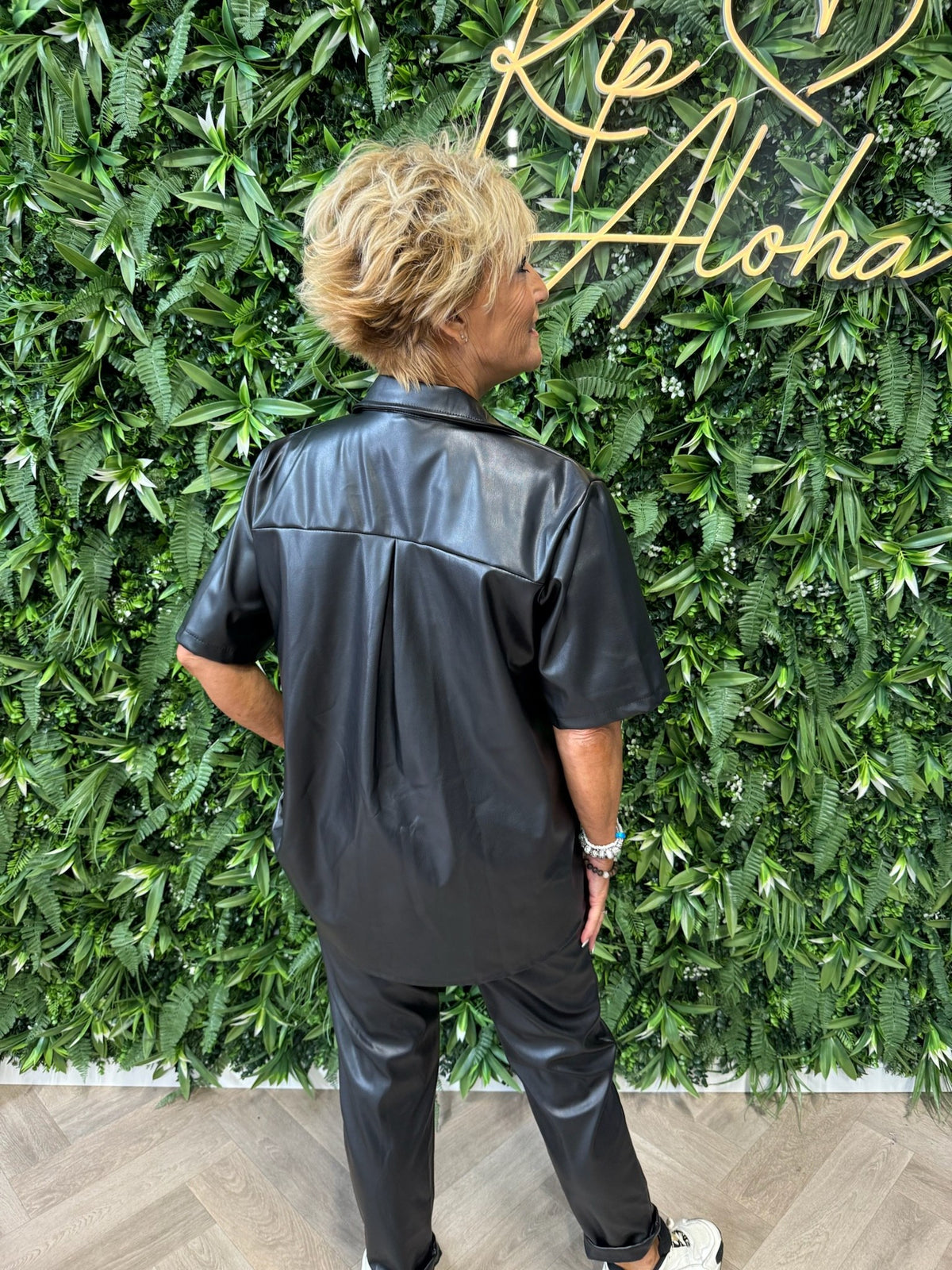 Tweedelig leatherlook set zwart