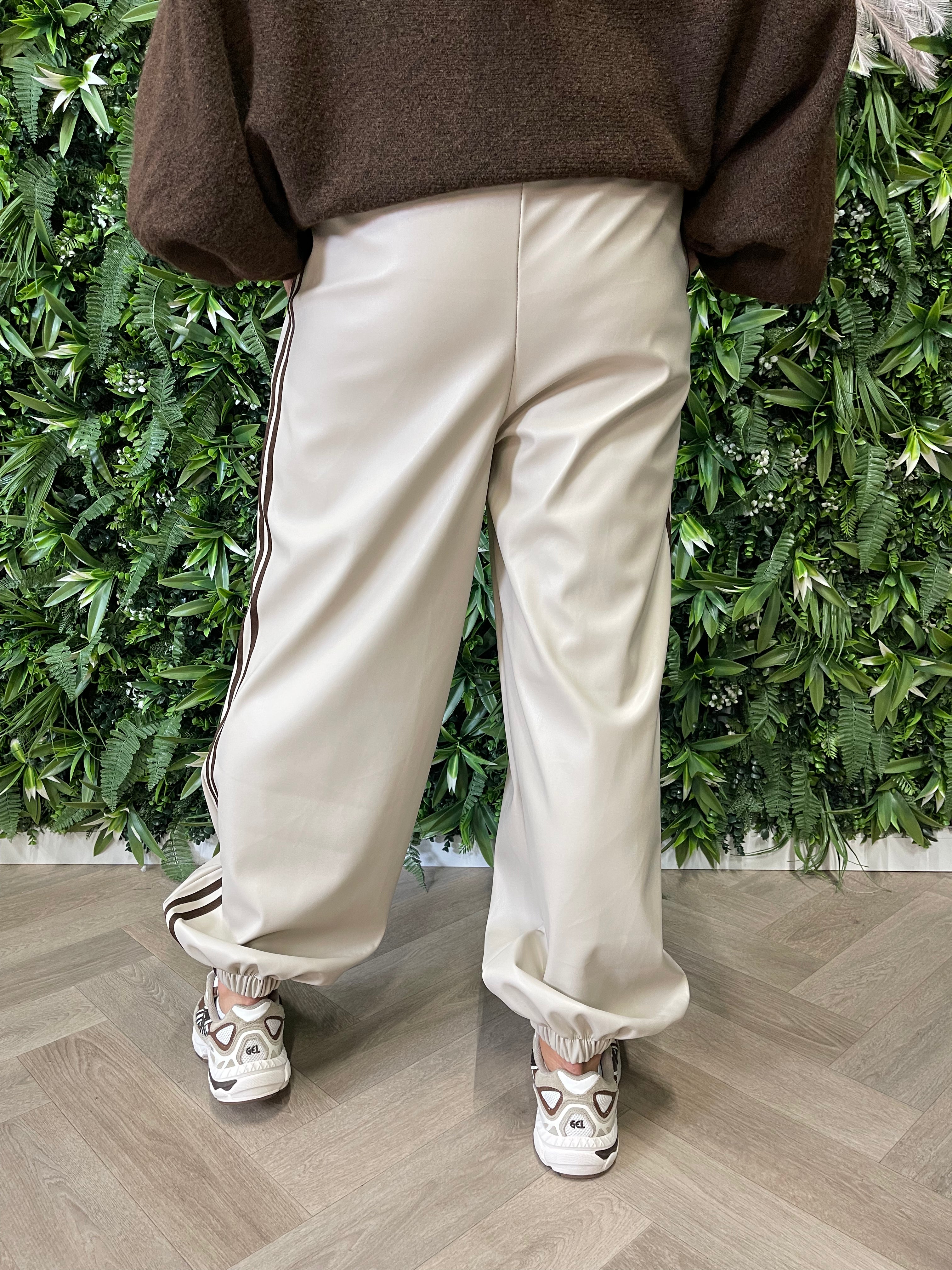 Leatherlook ballon broek met bies beige