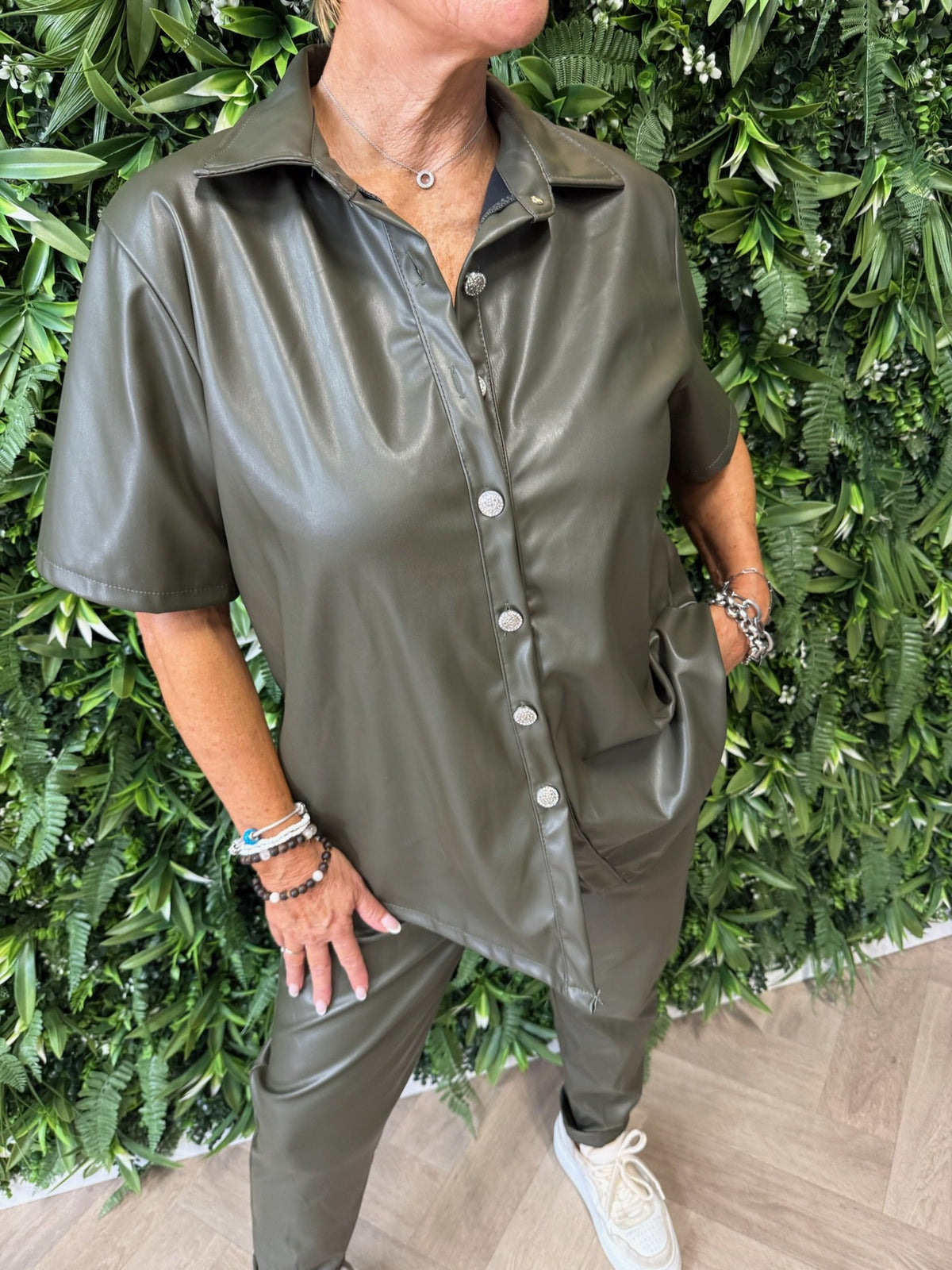 Tweedelig leatherlook set legergroen