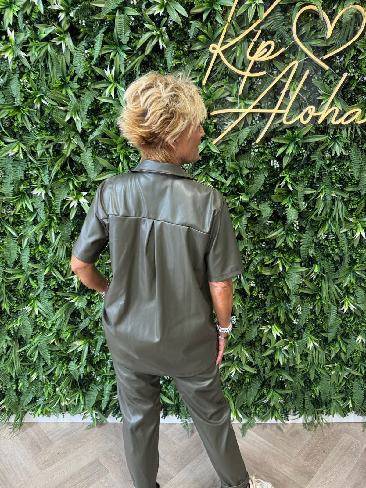 Tweedelig leatherlook set legergroen