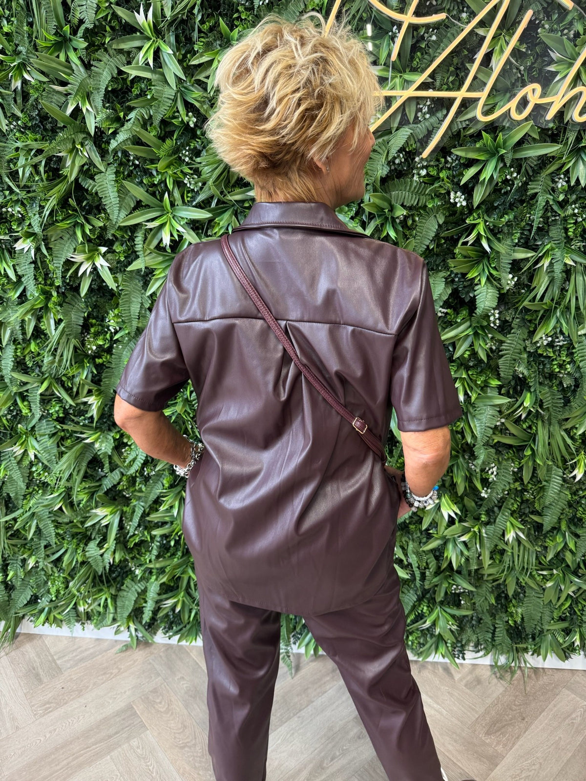 Tweedelig leatherlook set aubergine
