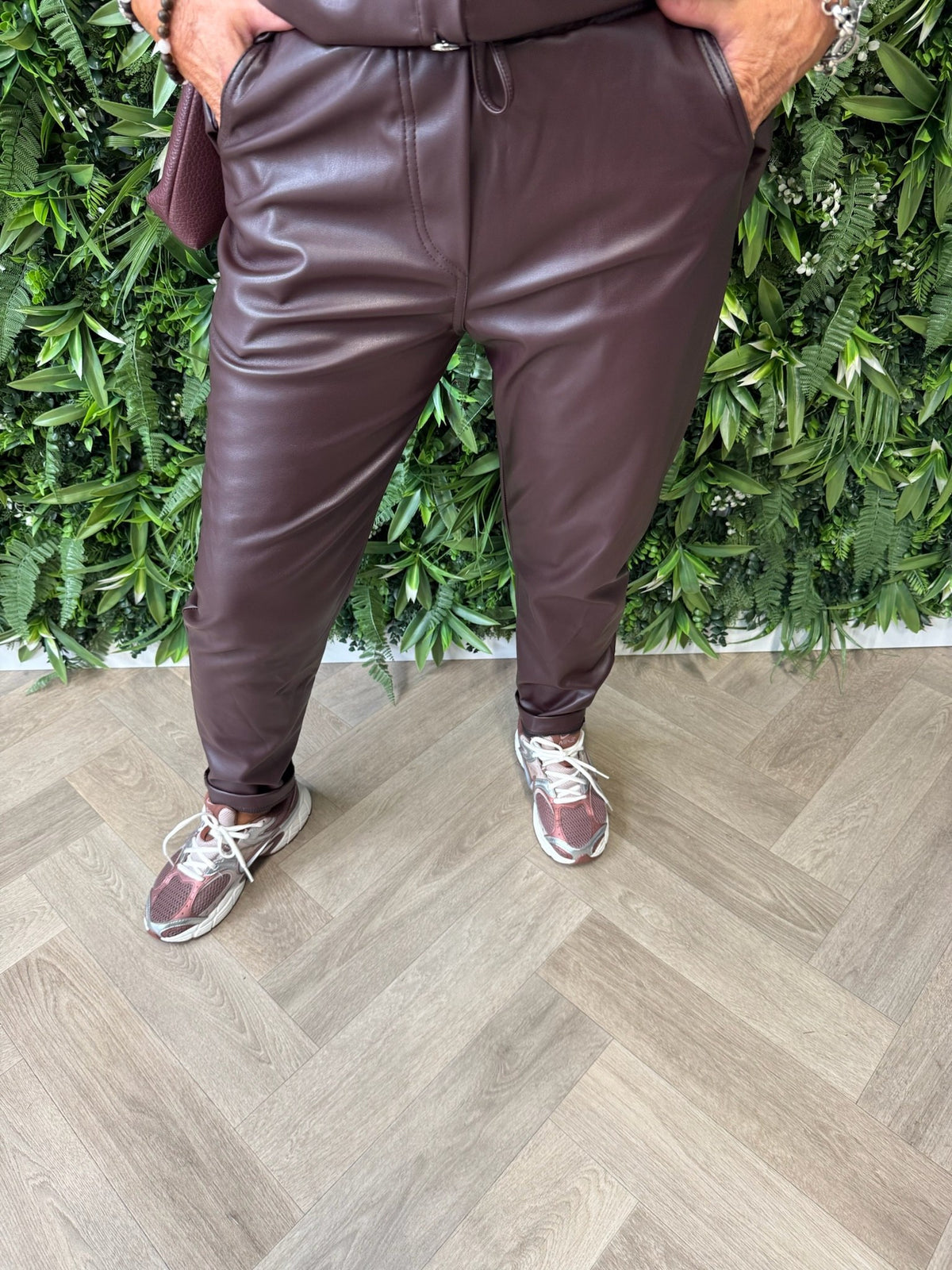 Tweedelig leatherlook set aubergine