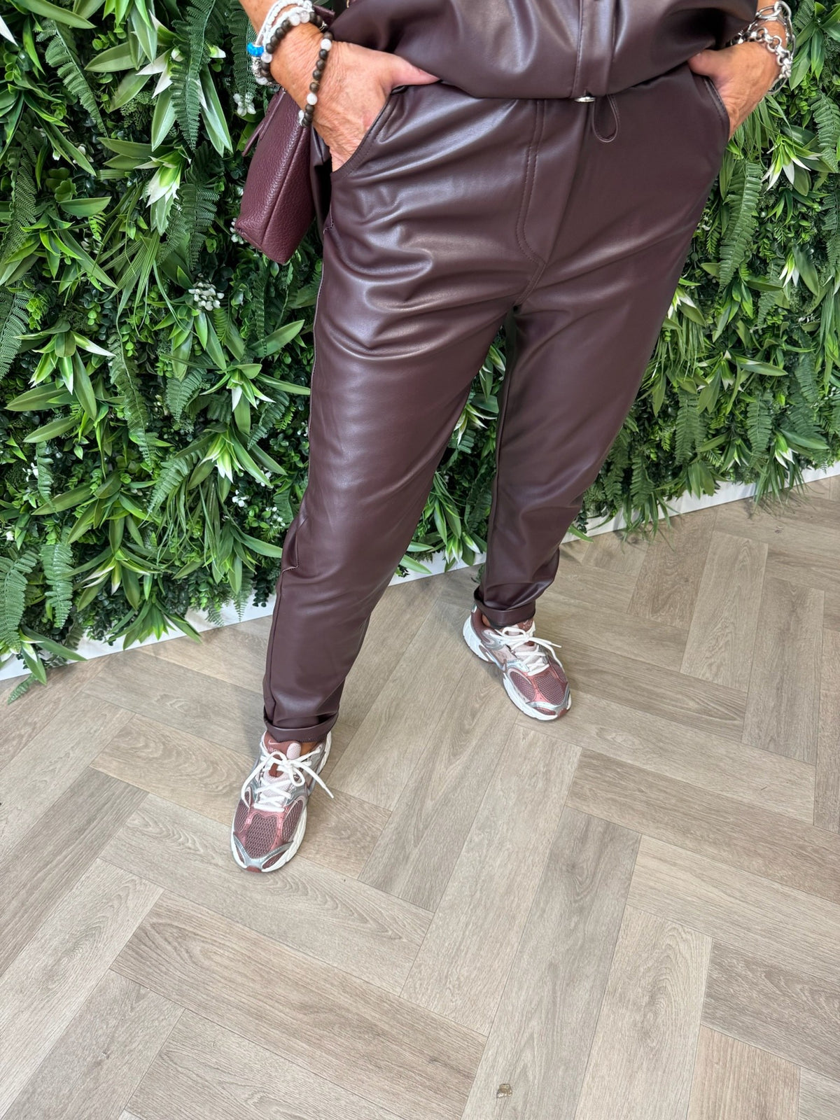 Tweedelig leatherlook set aubergine