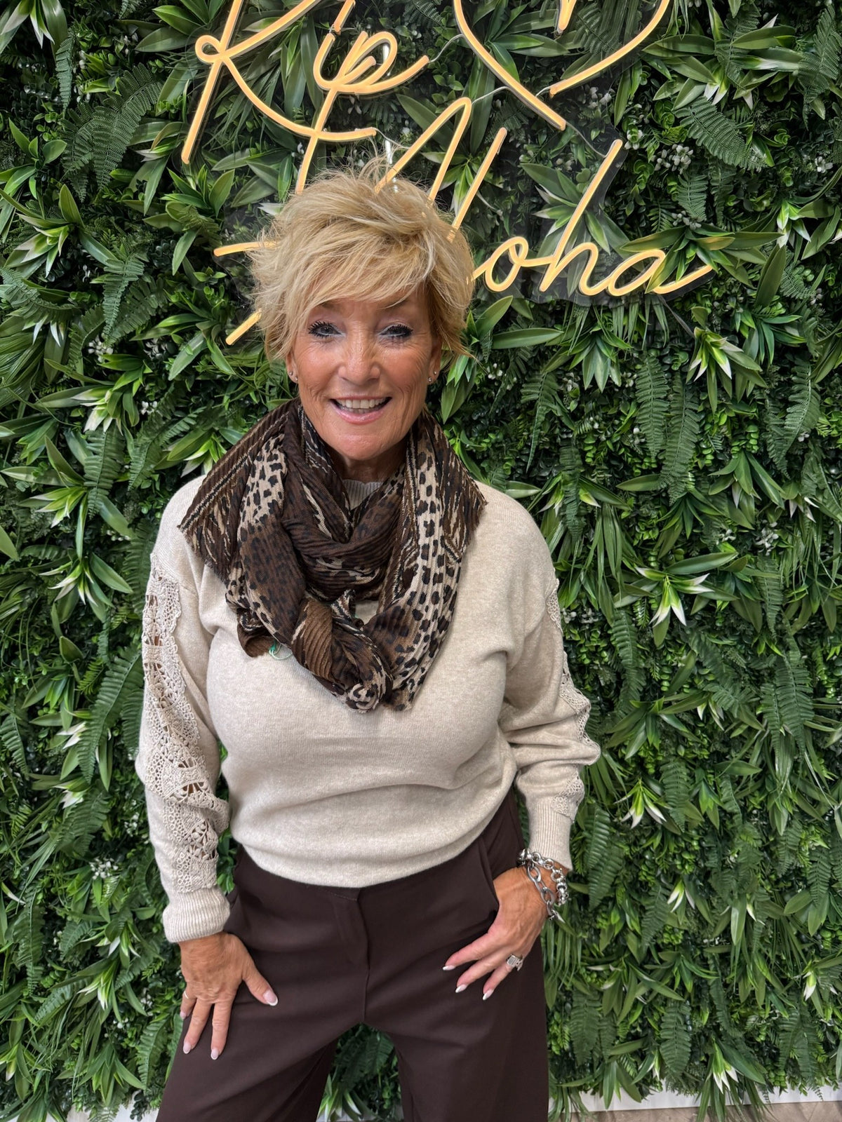 Trui open gewerkte broderie mouwen beige