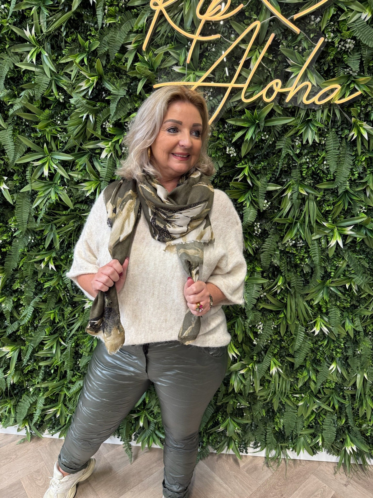 Stretchbroek leatherlook legergroen