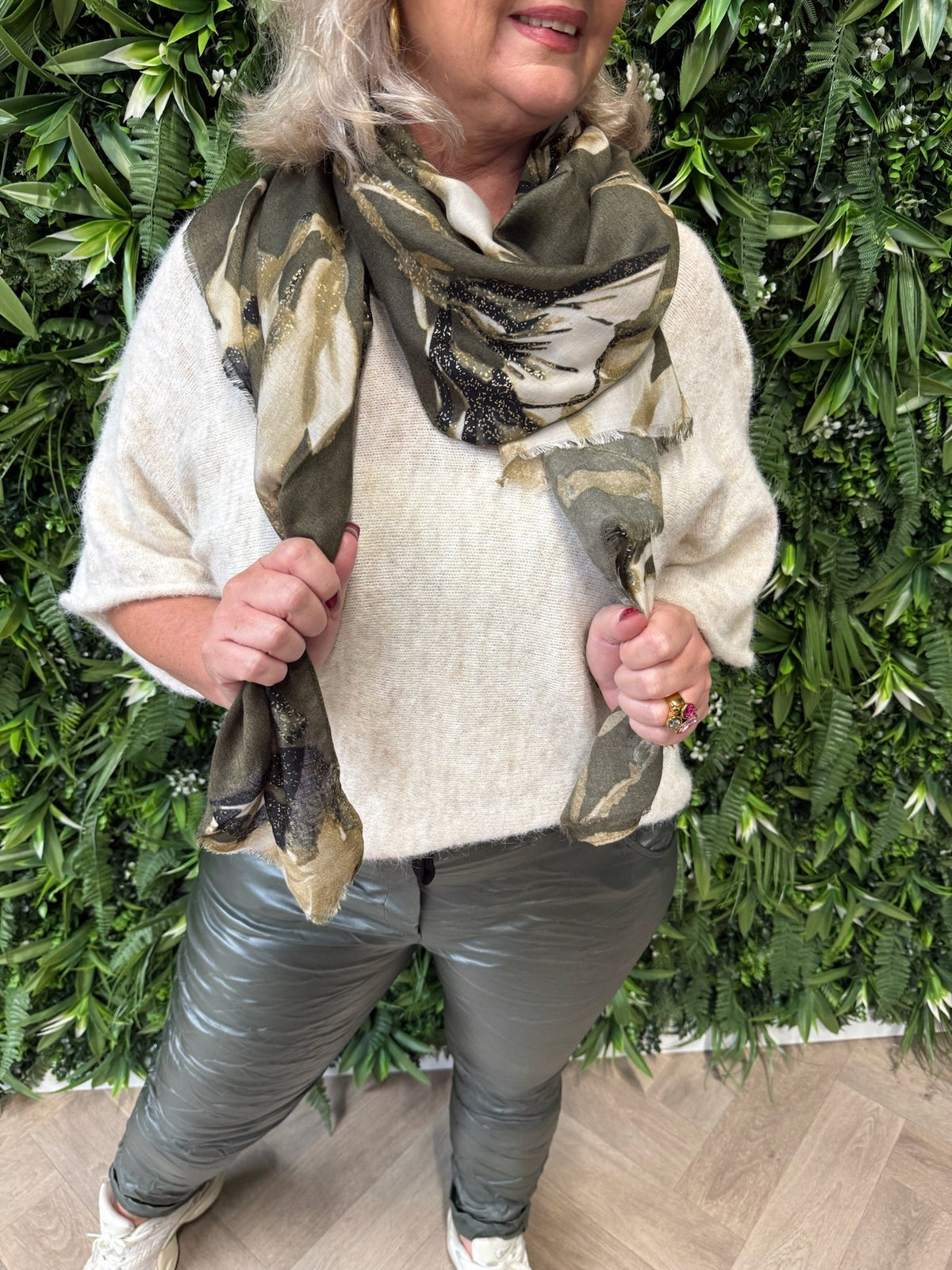 Gebreide trui v-hals korte mouwen beige