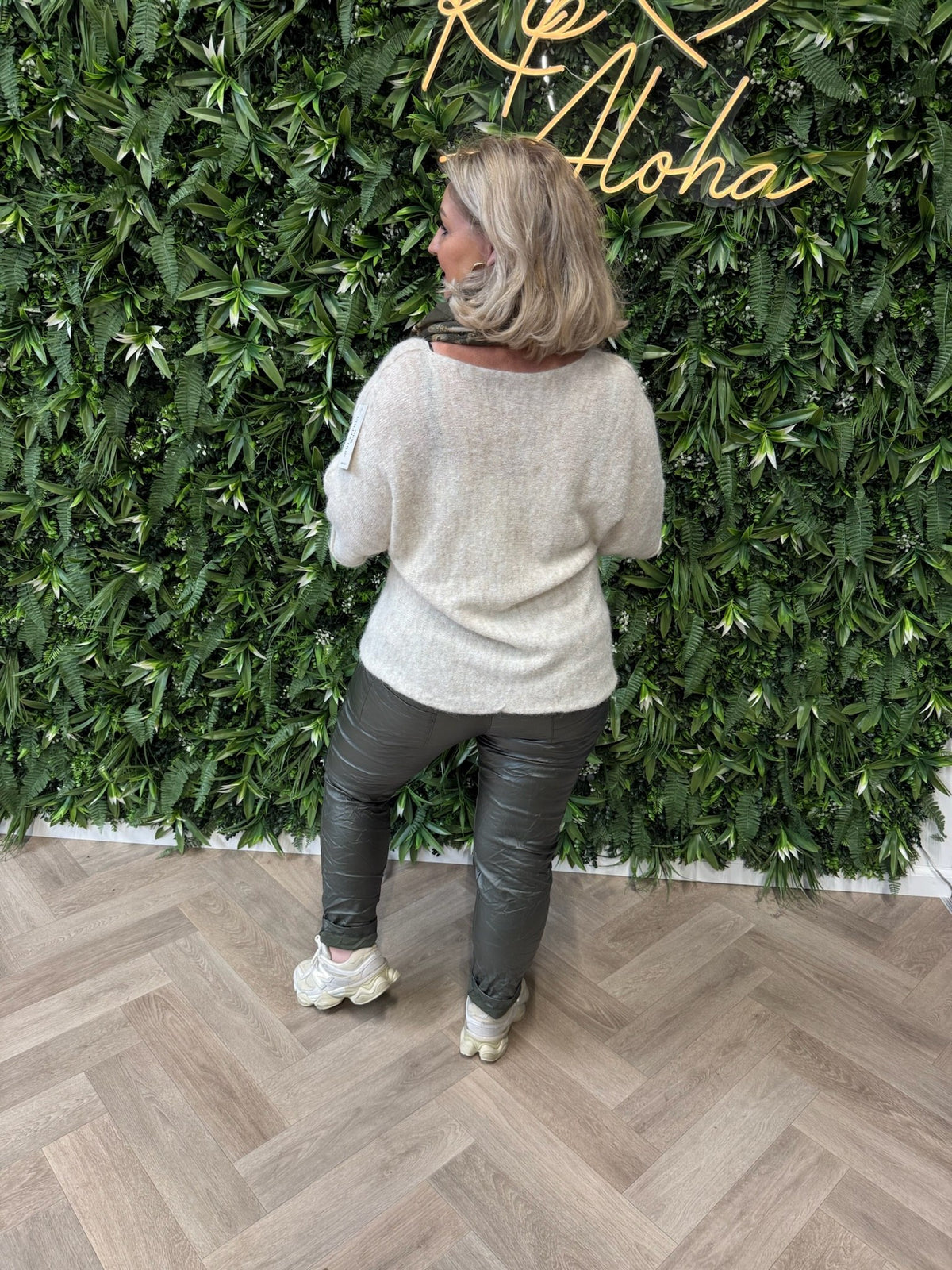 Gebreide trui v-hals korte mouwen beige