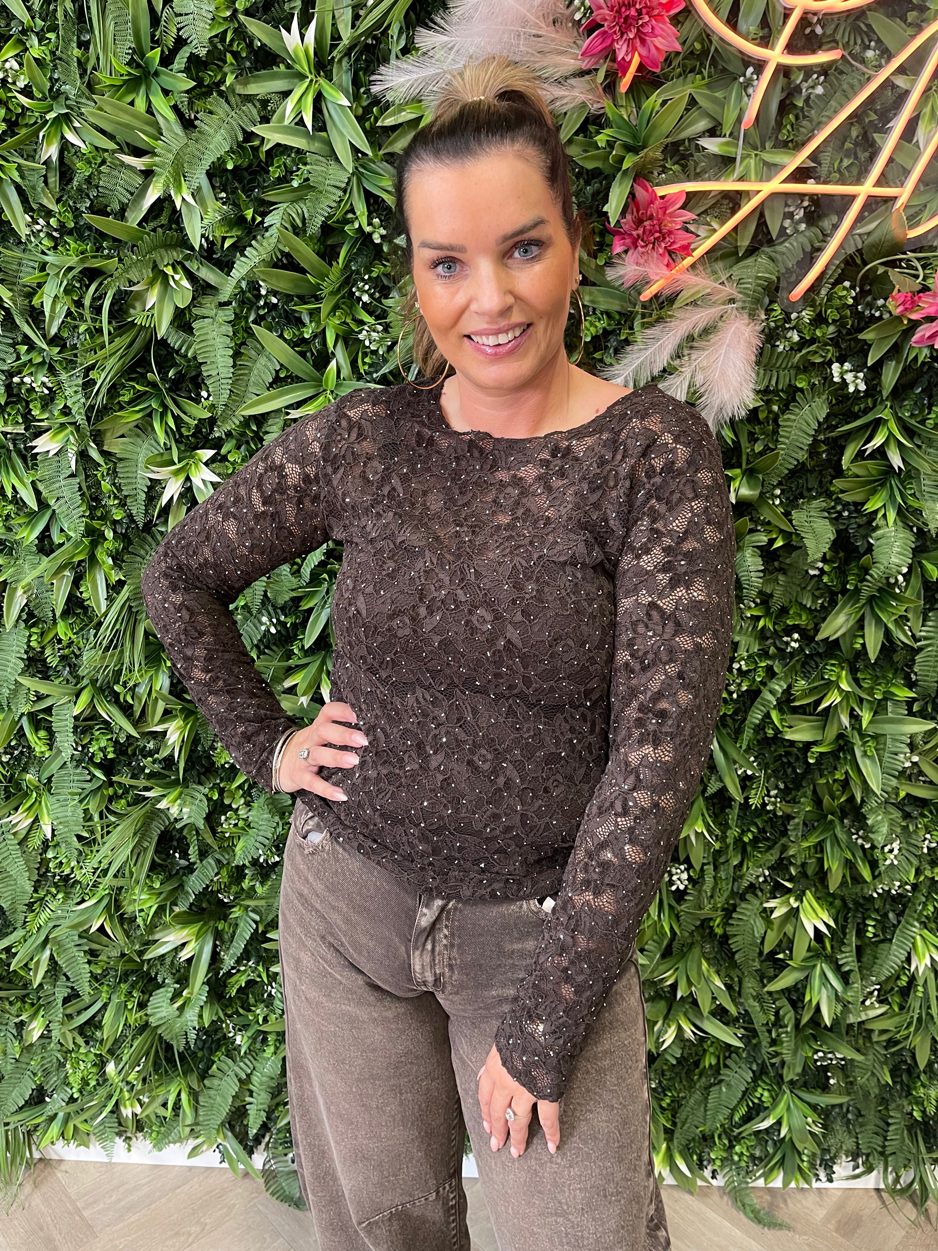 Kanten top met strass donkerbruin